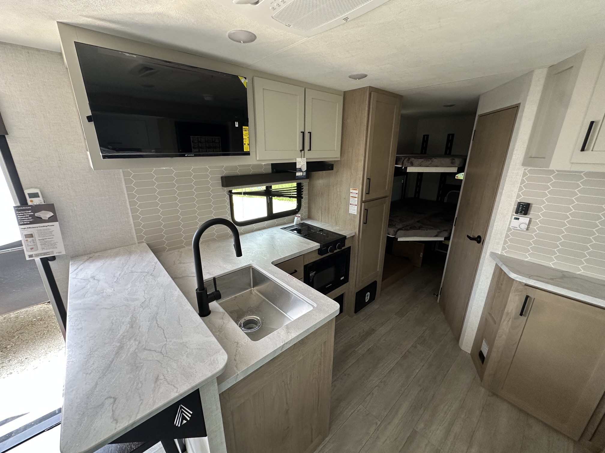 2027 Ember RV E-Series 22ETS - Image 8