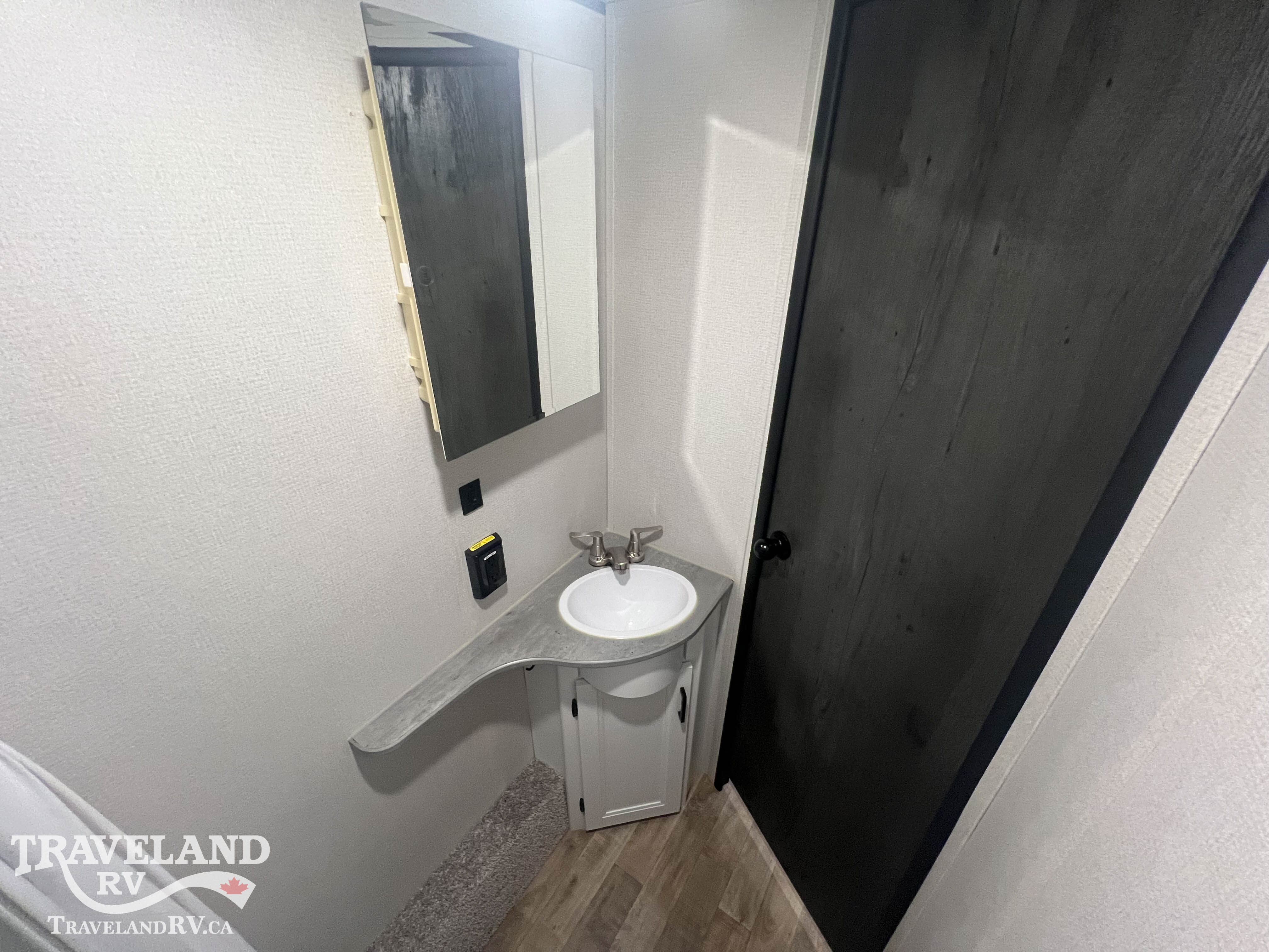 2022 Keystone Hideout East 262BH - Image 18