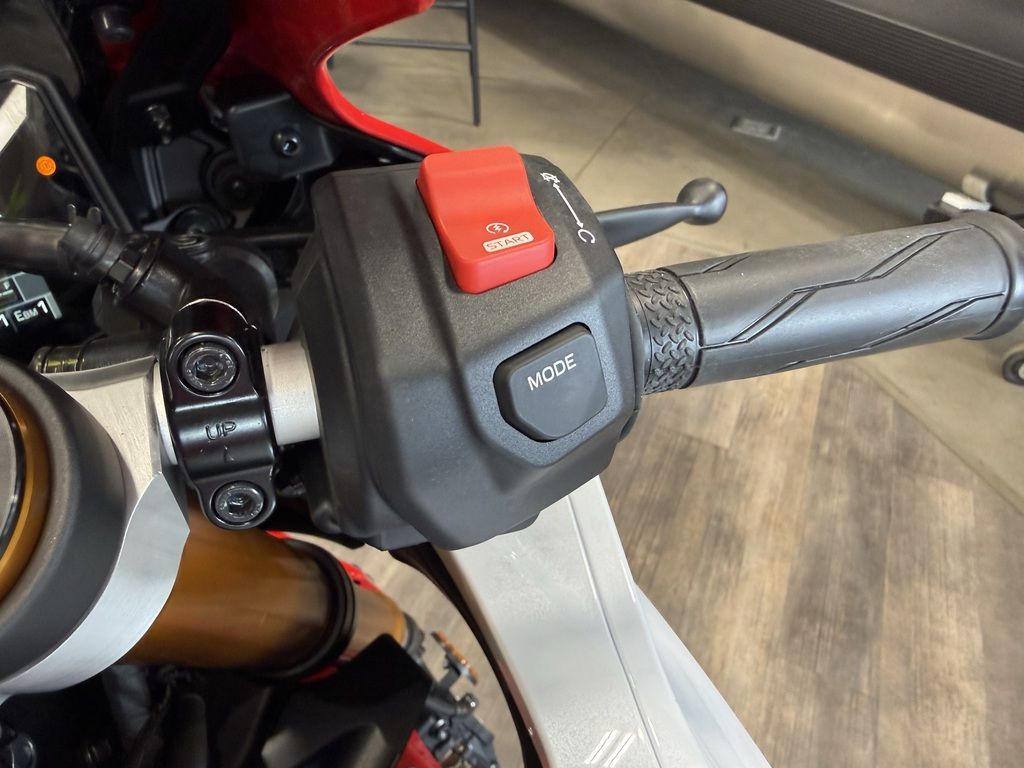 2026 Yamaha YZF-R7 70th Anniversary Edition - Image 43