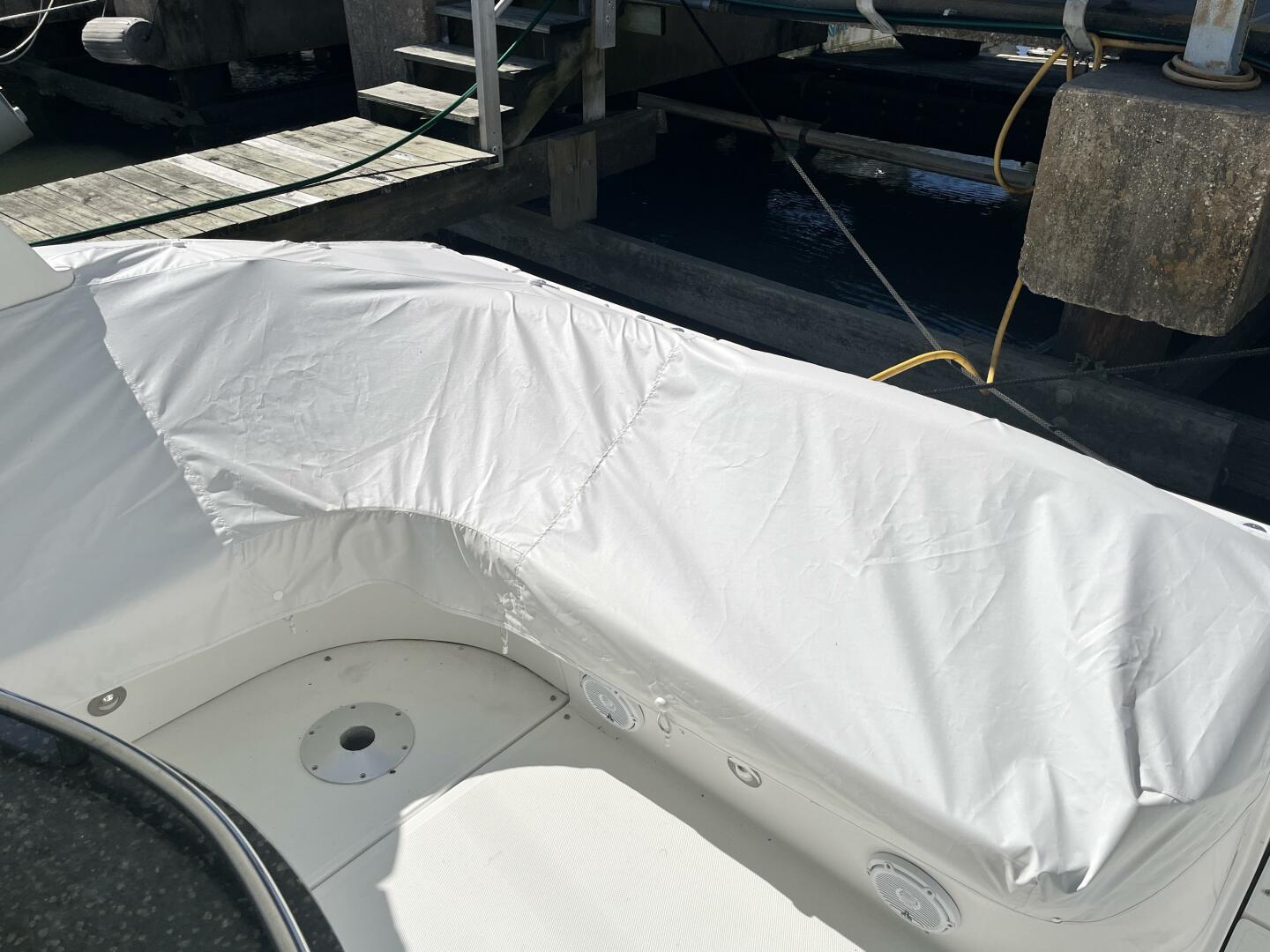 2008 Cruisers Yachts 390 Sport Coupe - Image 16