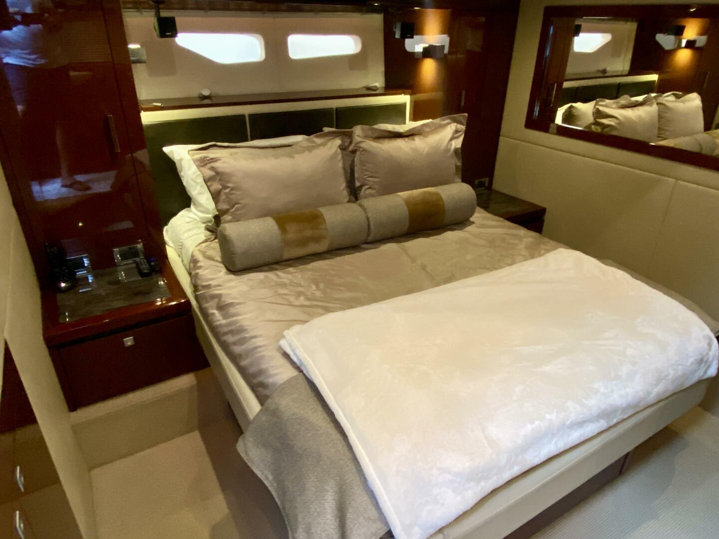 2015 Sea Ray 510 Sundancer - Image 3