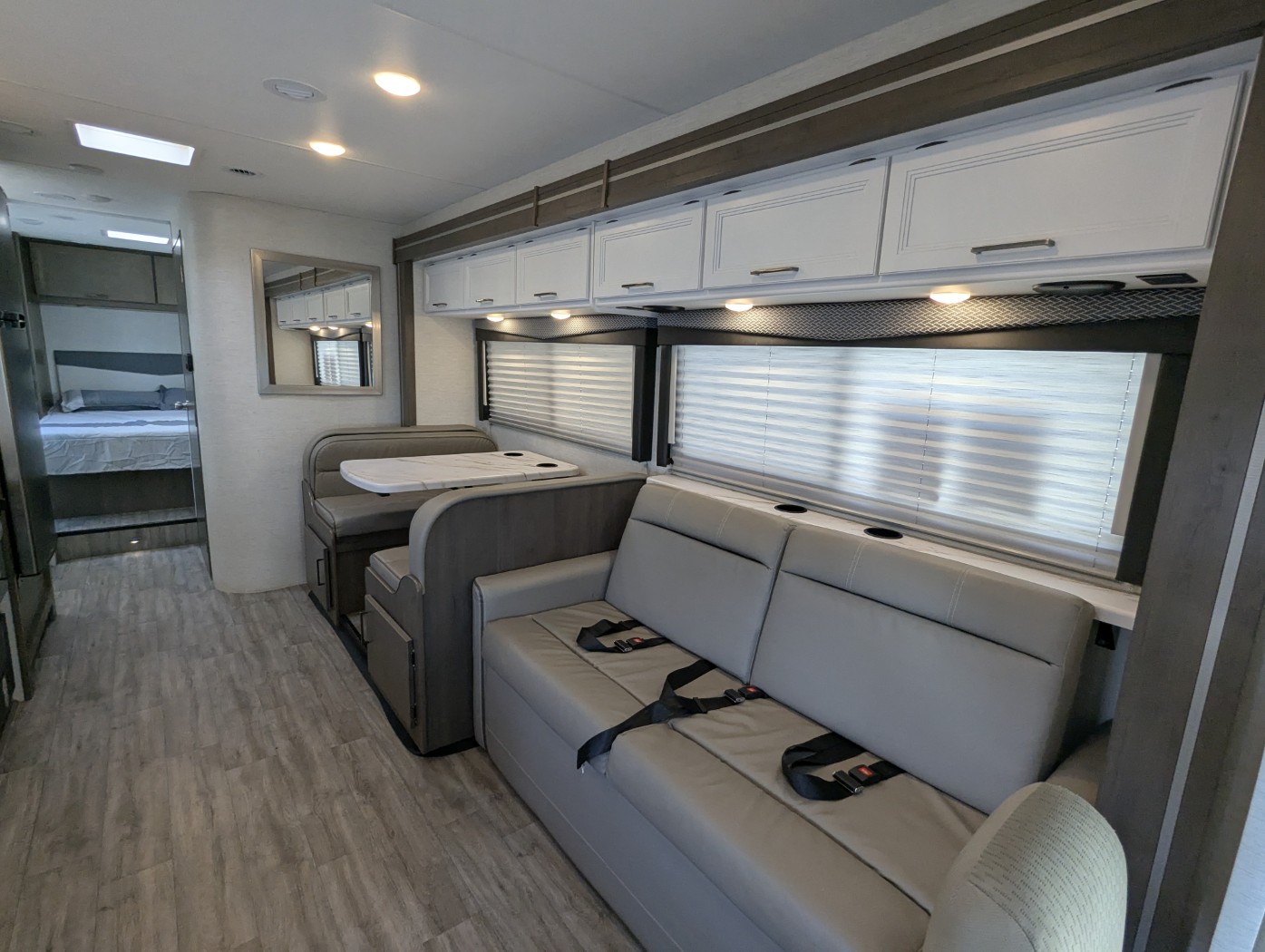 2025 Thor Motor Coach Four Winds 31MV - Image 10