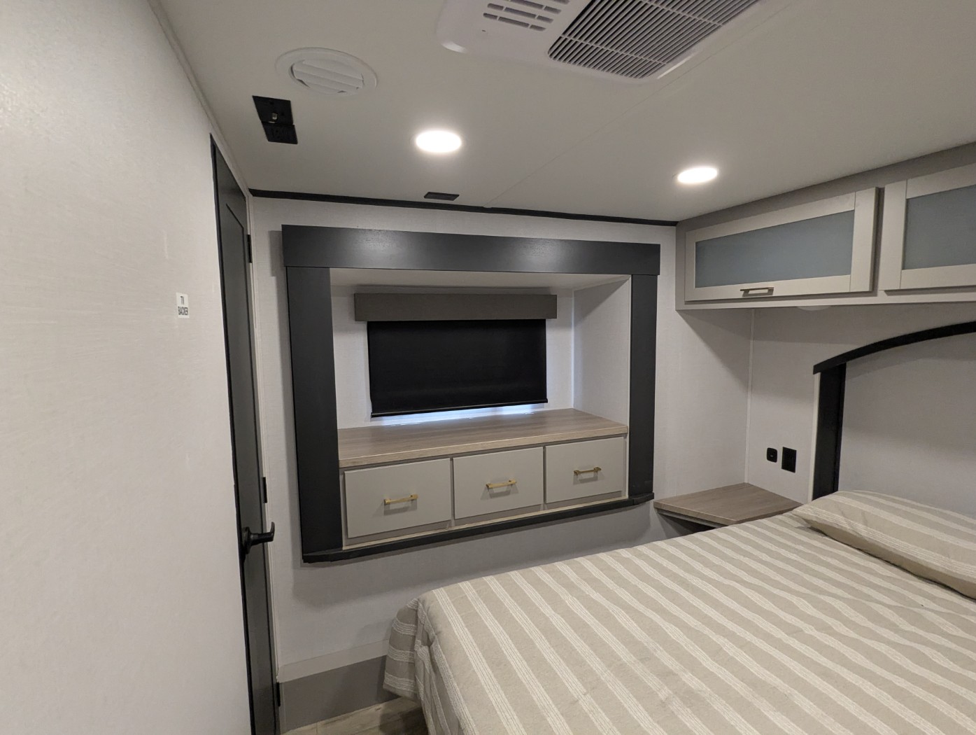 2027 Forest River Stealth 3300 - Image 21