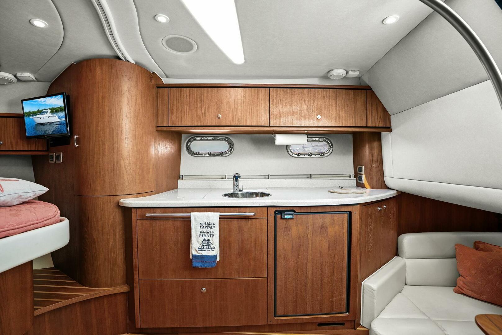 2008 Tiara Yachts 3500 Sovran - Image 4