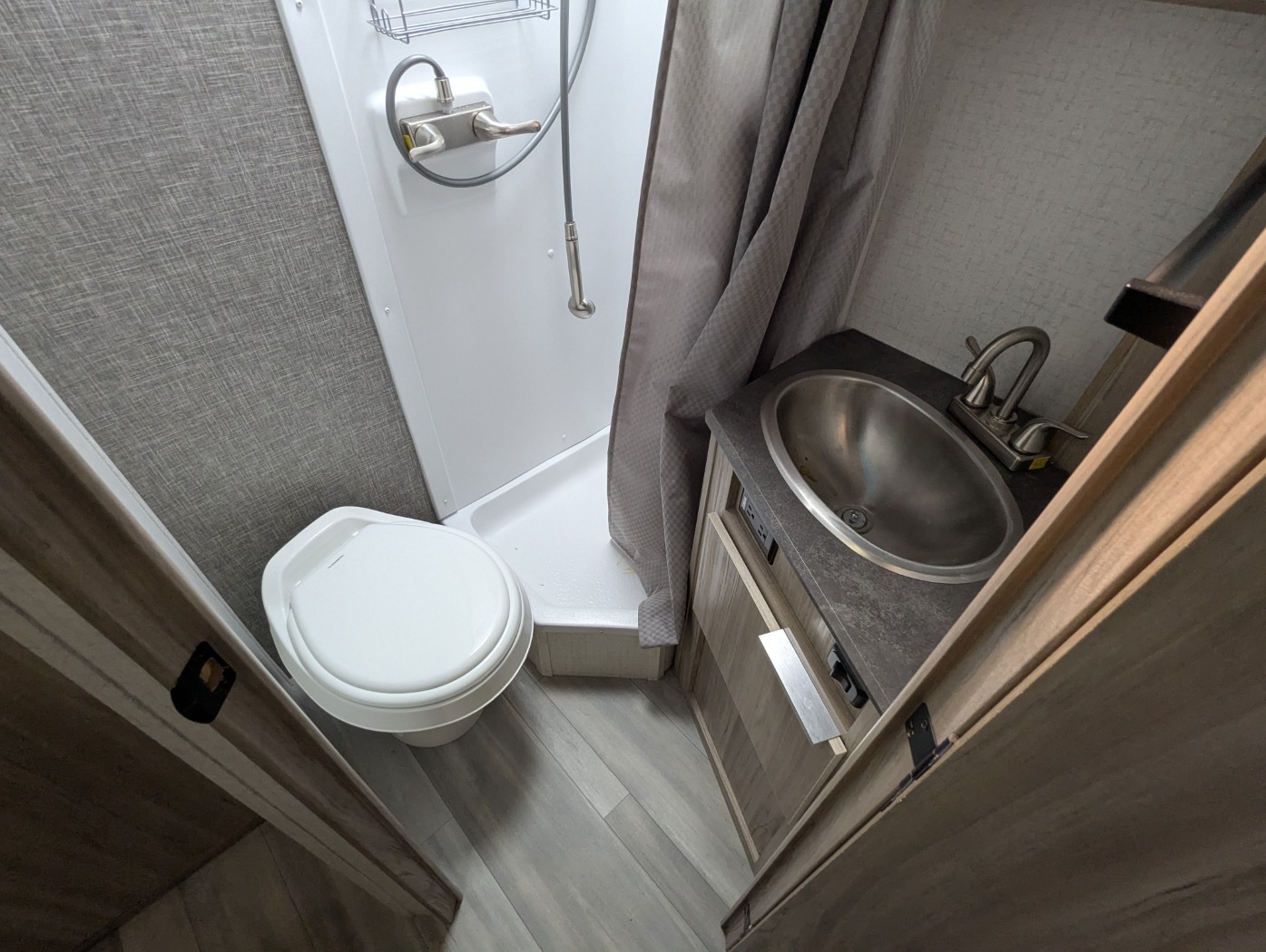 2021 Winnebago Micro Minnie 1808FBS - Image 24