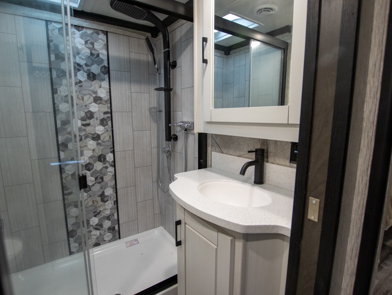 2023 CrossRoads Redwood 3401RL - Image 13