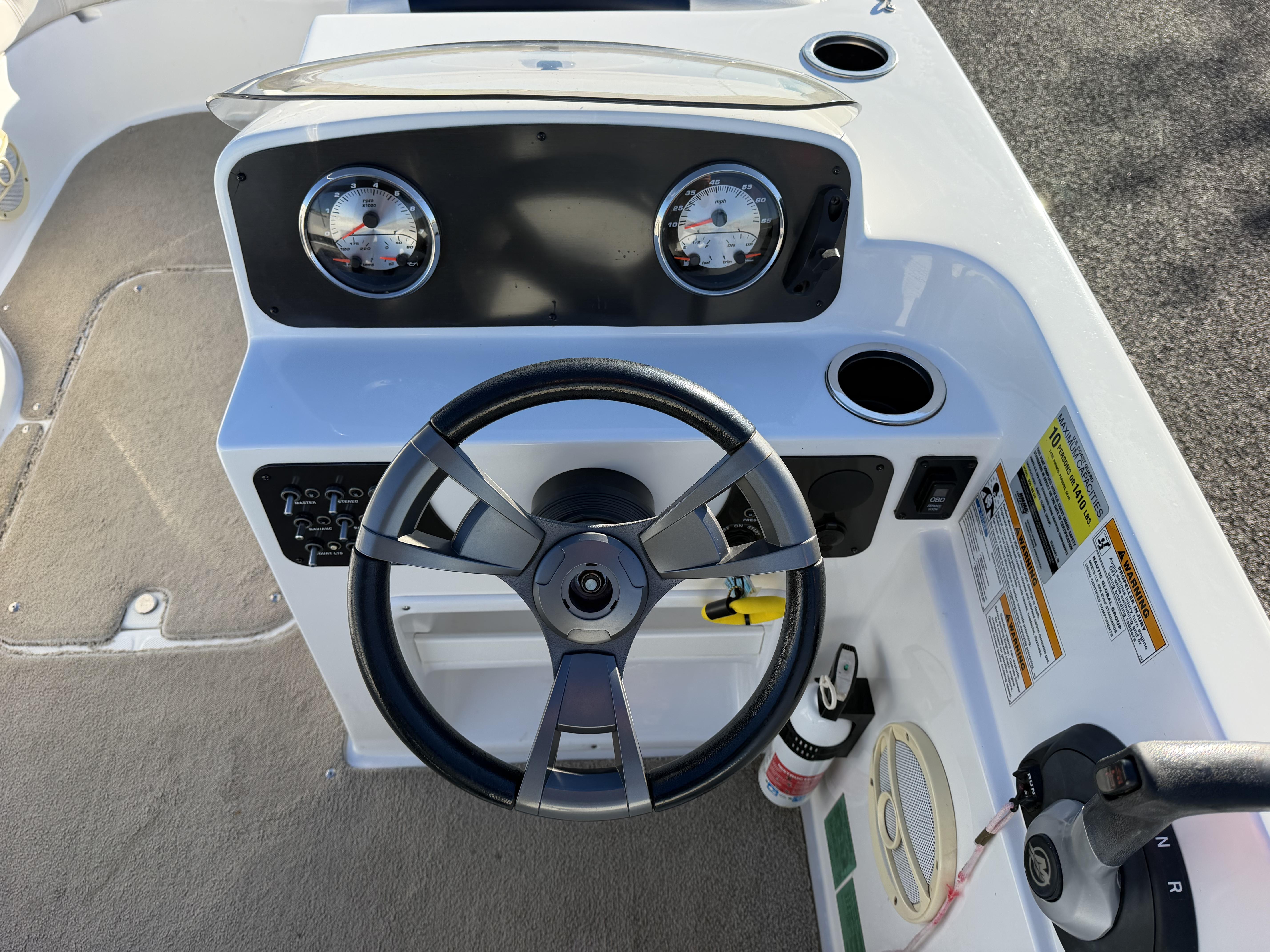 2014 HURRICANE SUN SPORT 188 - Image 14