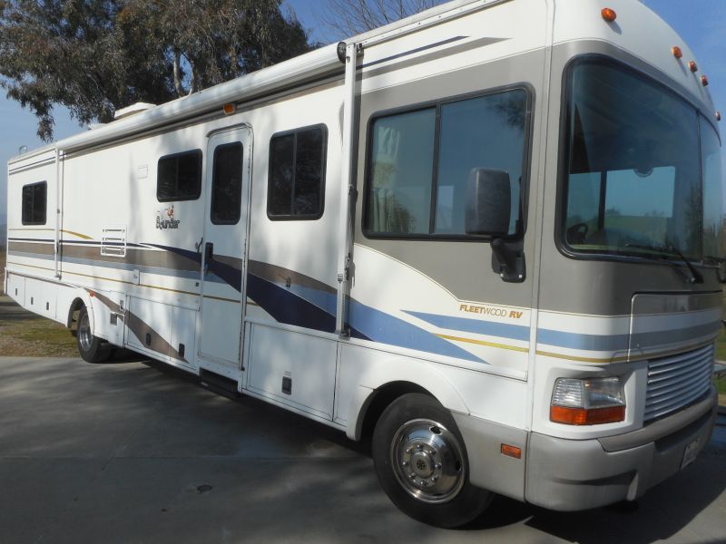 2001 Fleetwood Bounder 36S - Image 1