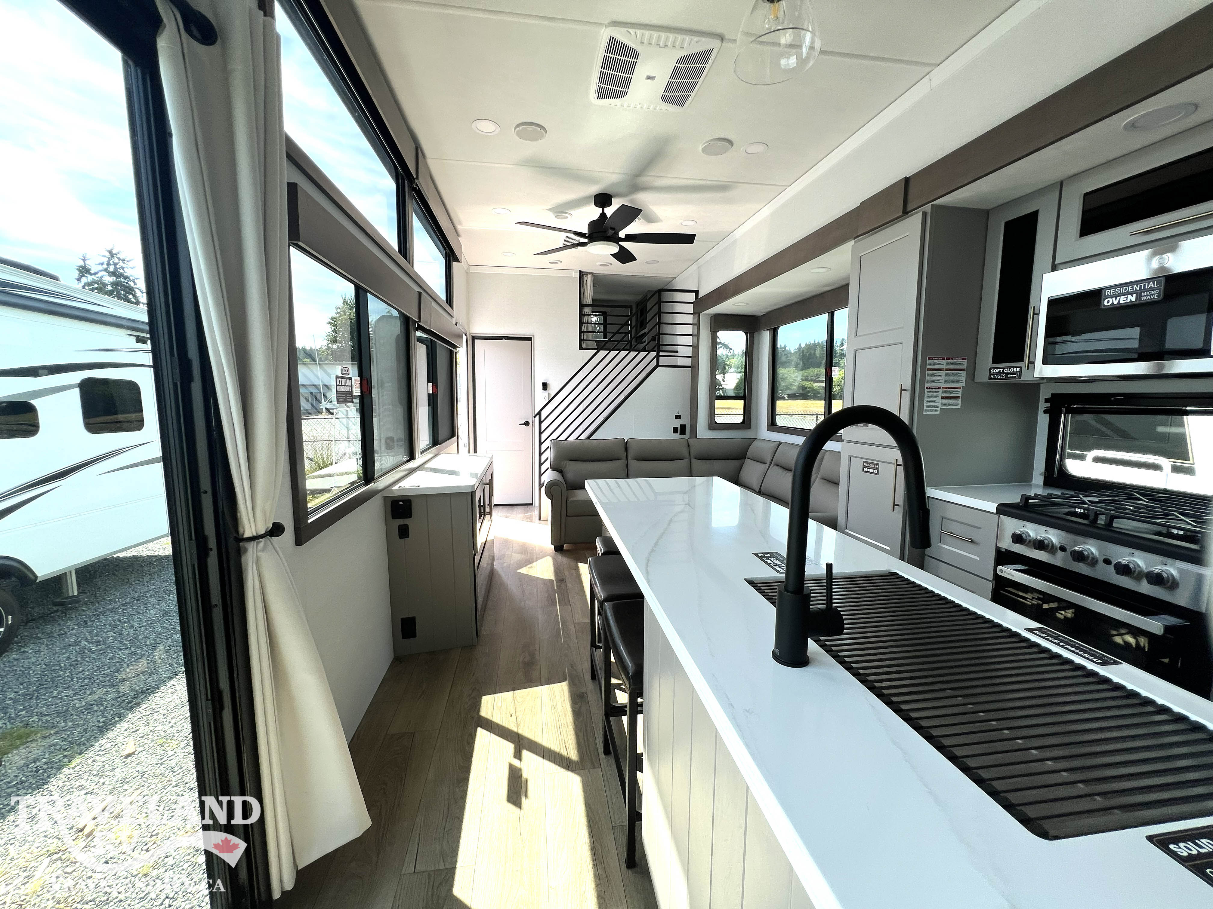 2026 Alliance RV Benchmark 44LFT - Image 3