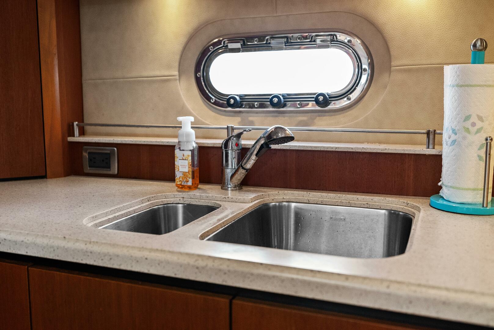 2007 Tiara Yachts 4300 Sovran - Image 20
