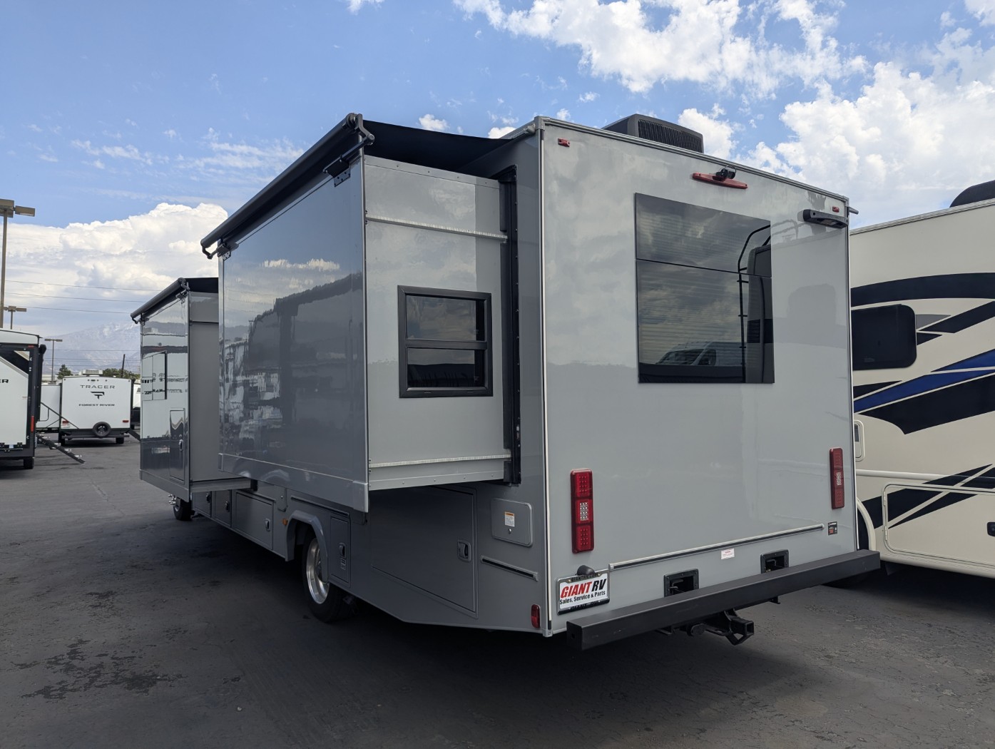 2027 Coachmen Entourage 330DS - Image 4