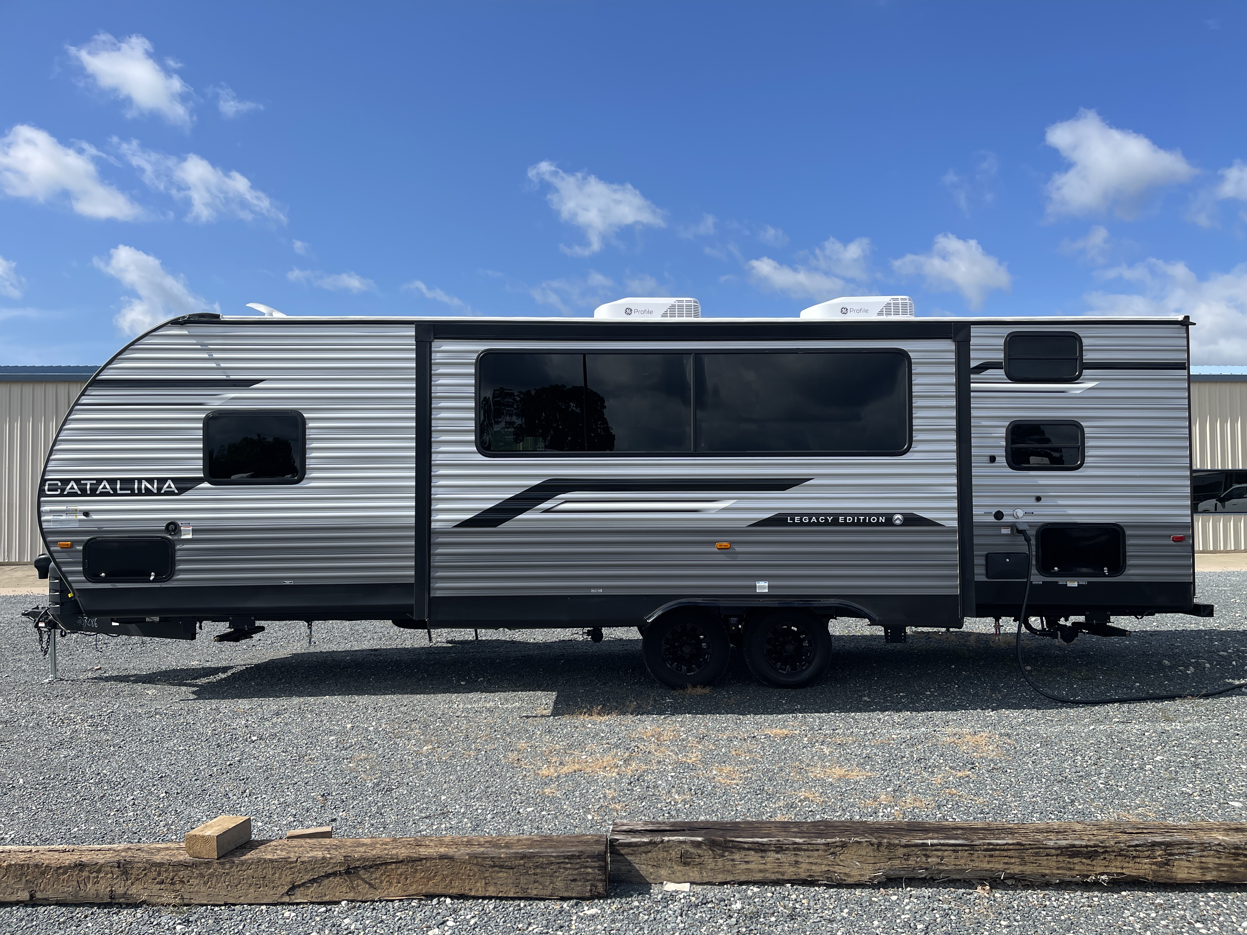 2027 Coachmen Catalina Legacy Edition 273DBHCK - Image 4