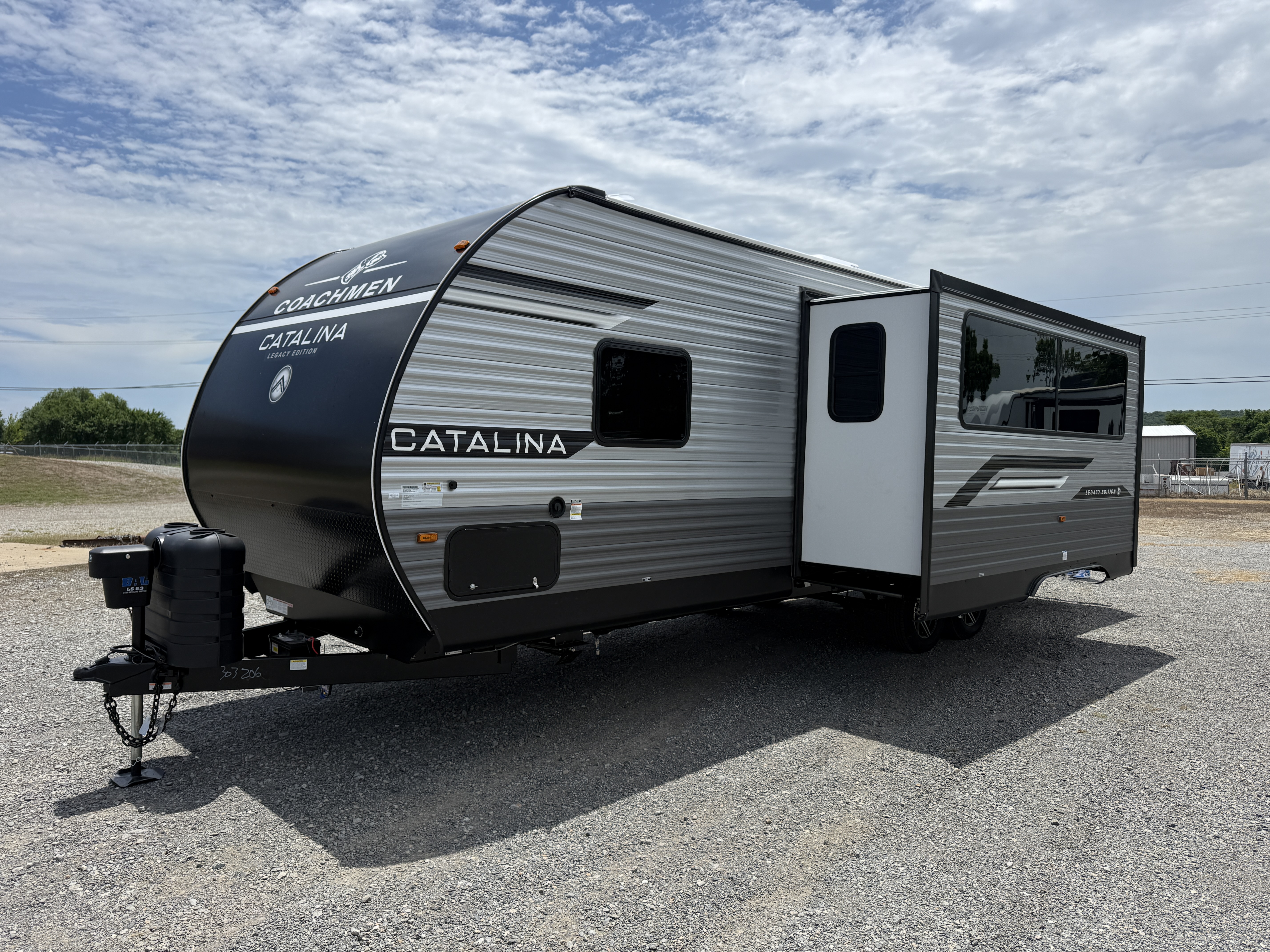 2026 Coachmen CATALINA LEGACY EDITION 273DBHCKLE - Image 3