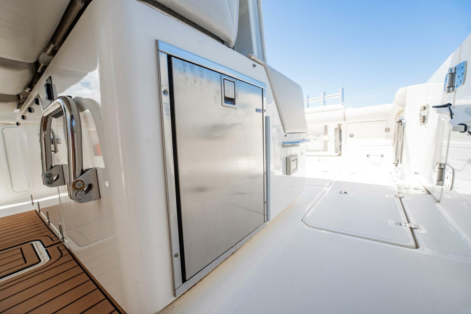 2018 Boston Whaler 380 Outrage - Image 34