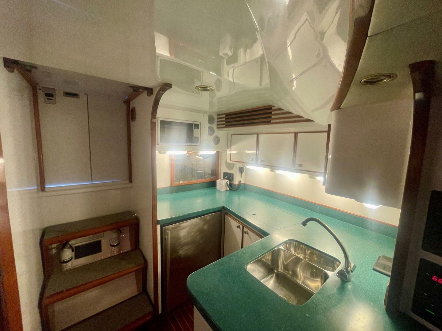 2005 Custom Carolina 40 DeSanti - Image 10
