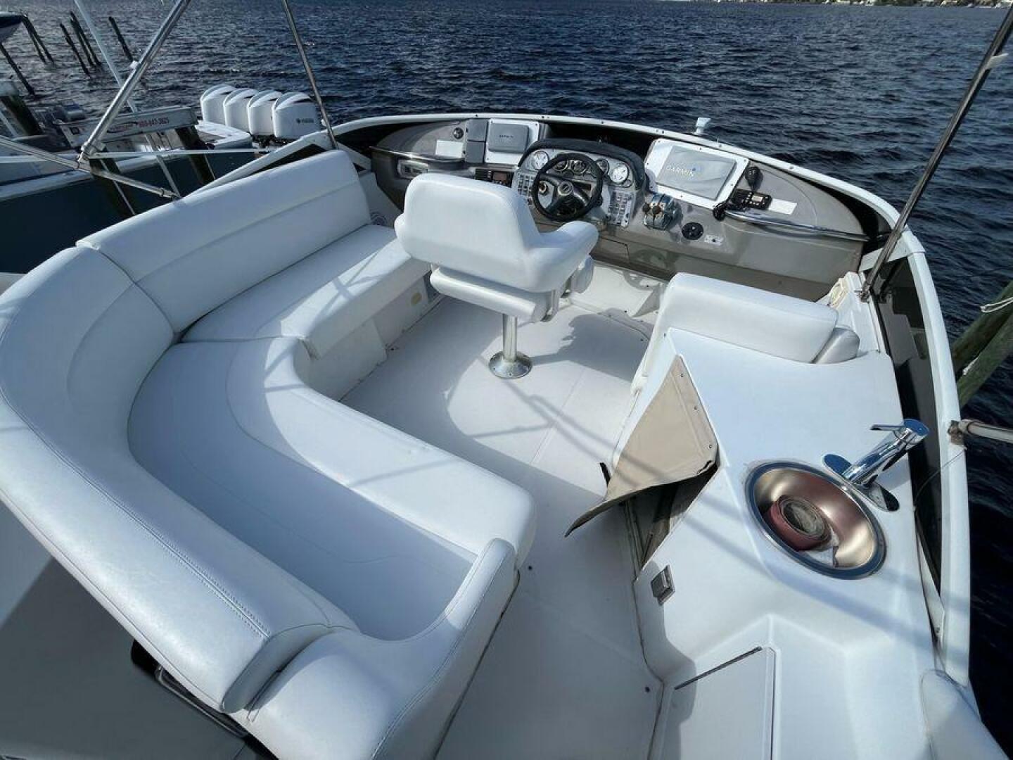 2000 Carver 396 Motor Yacht - Image 4