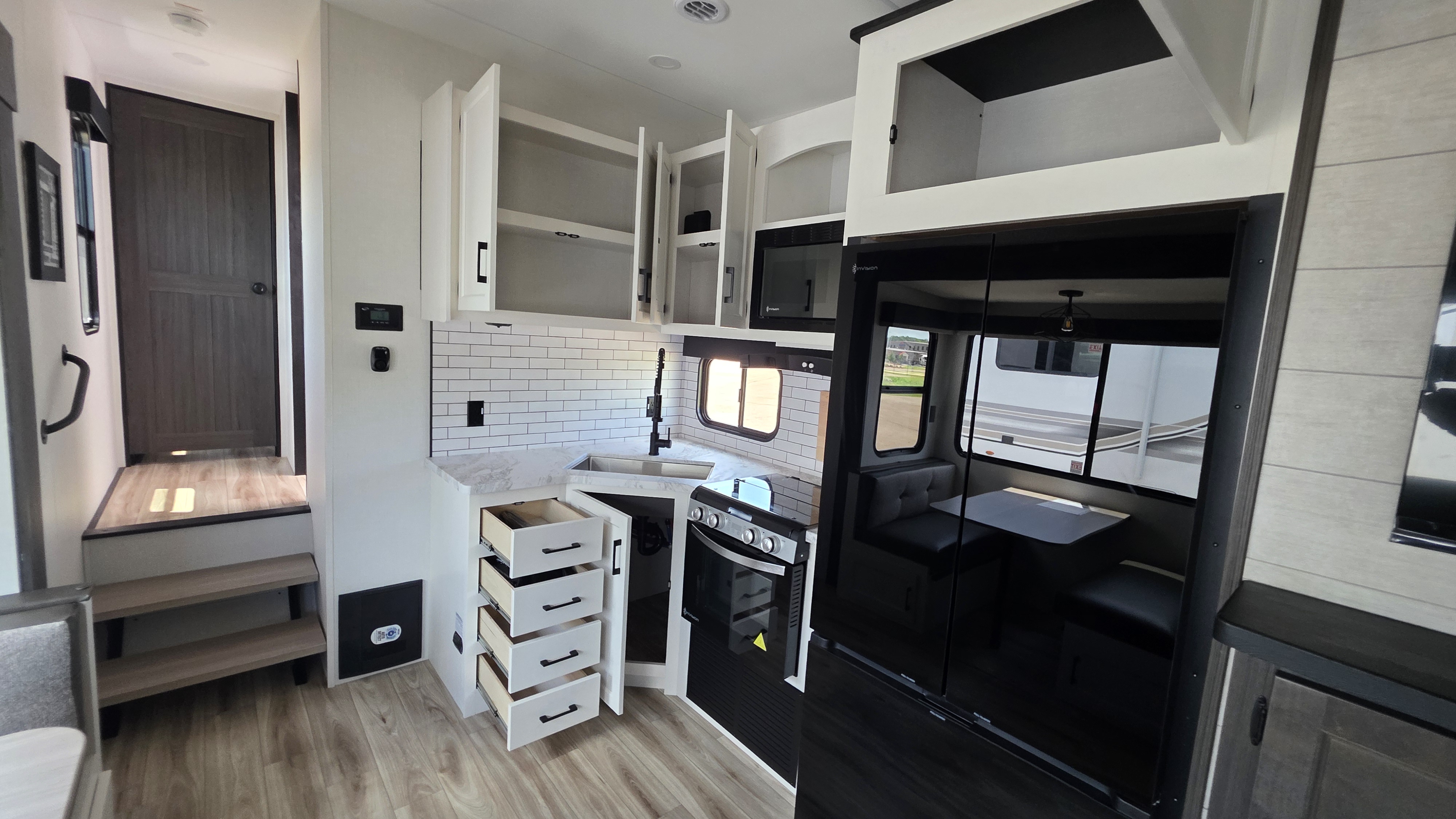 2027 VENTURE RV SPORTTREK 312VTB - Image 12