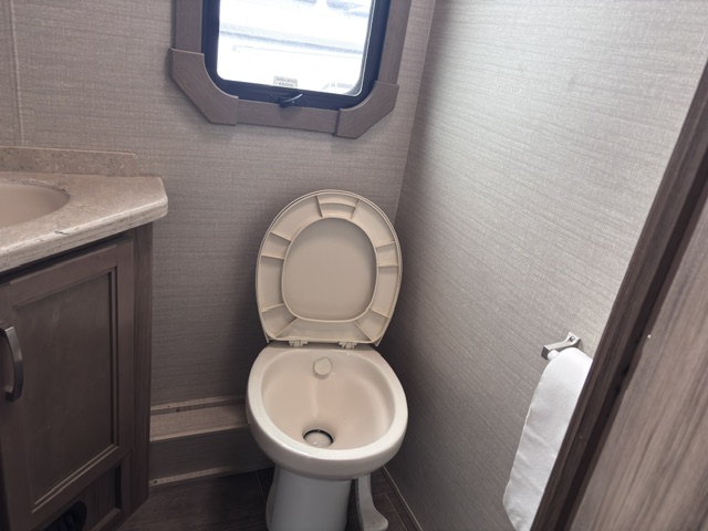 2018 Jayco Seneca 37FS - Image 14