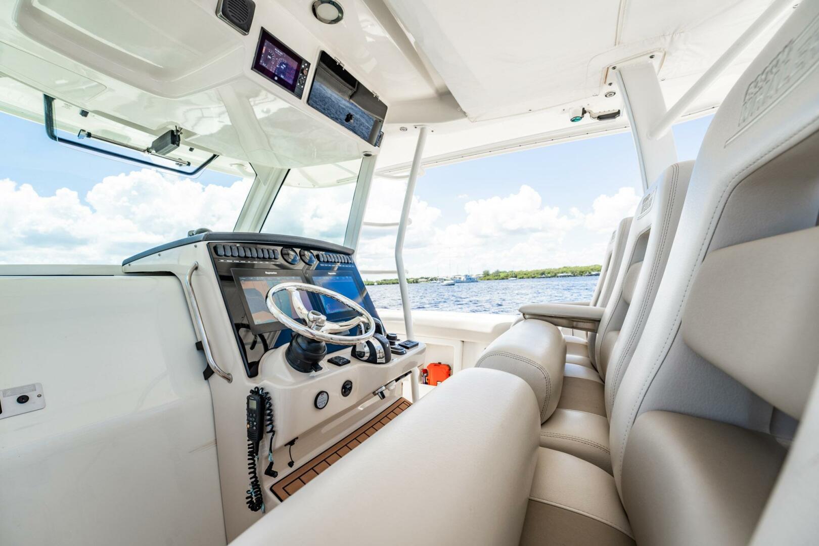 2018 Boston Whaler 380 Outrage - Image 30