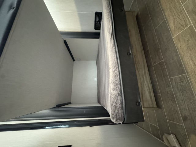 2022 Forest River Cherokee Arctic Wolf 3880 SUITE - Image 28