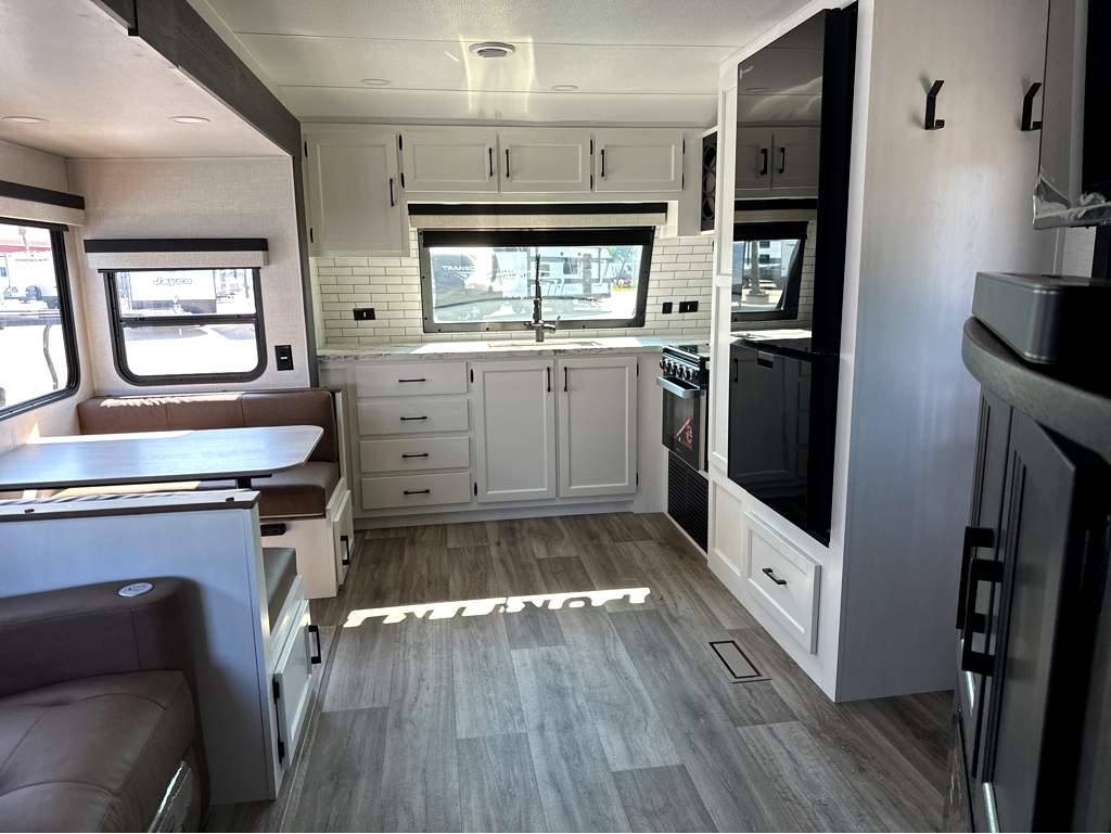 2026 VENTURE RV SPORTTREK 251VFK - Image 9