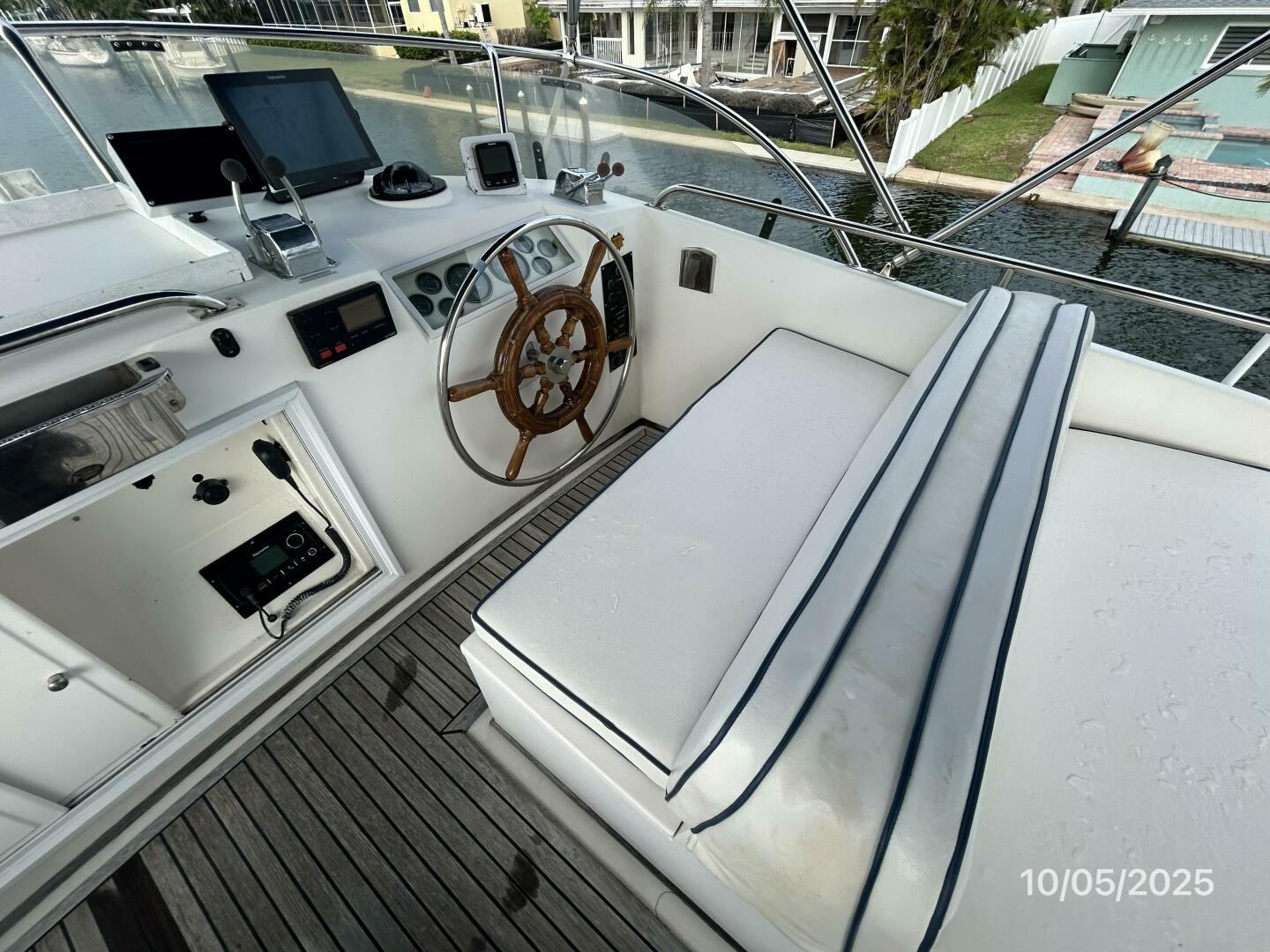 1995 Grand Banks Classic - Image 21