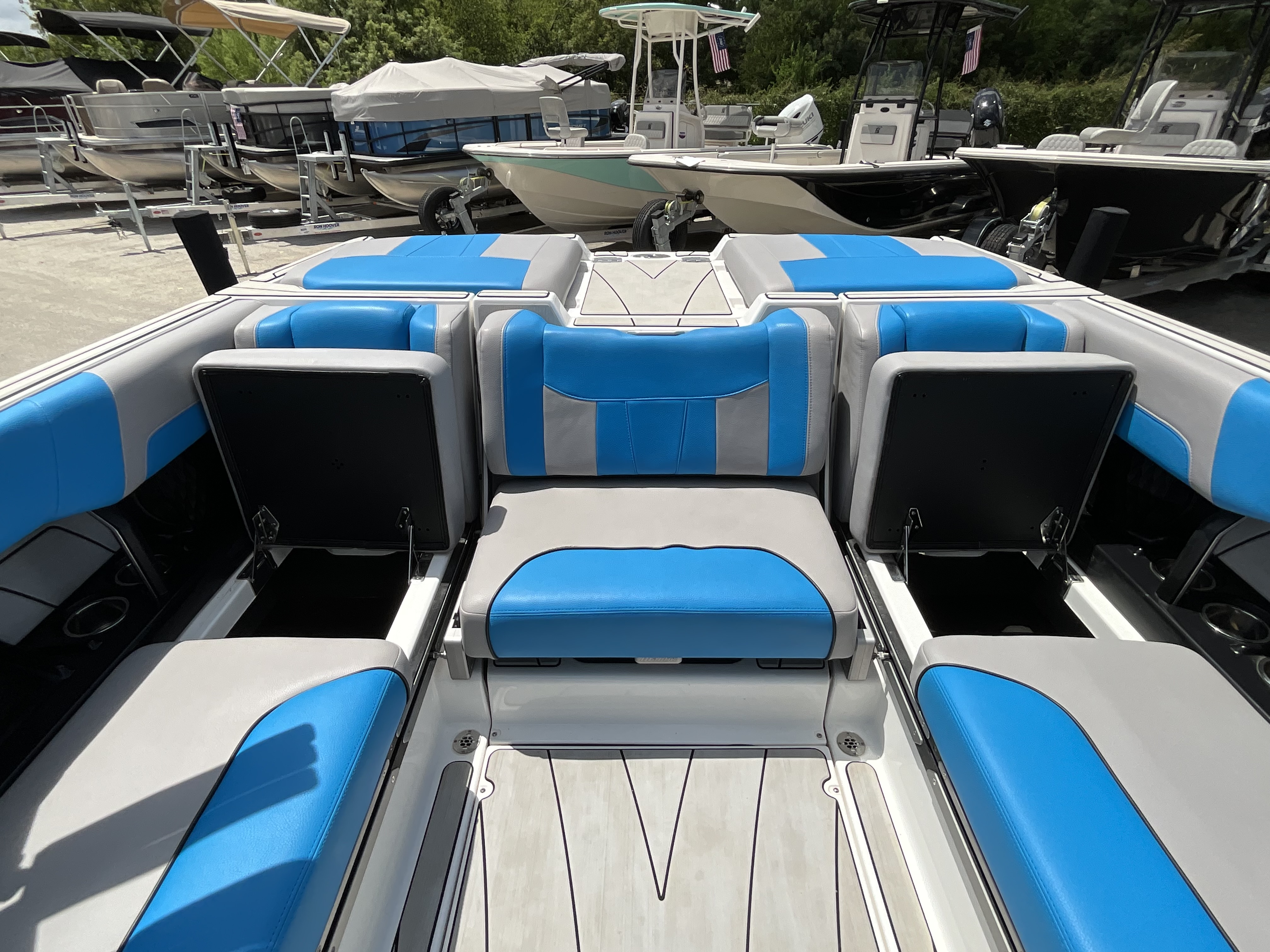 2022 MALIBU 23LSV - Image 19