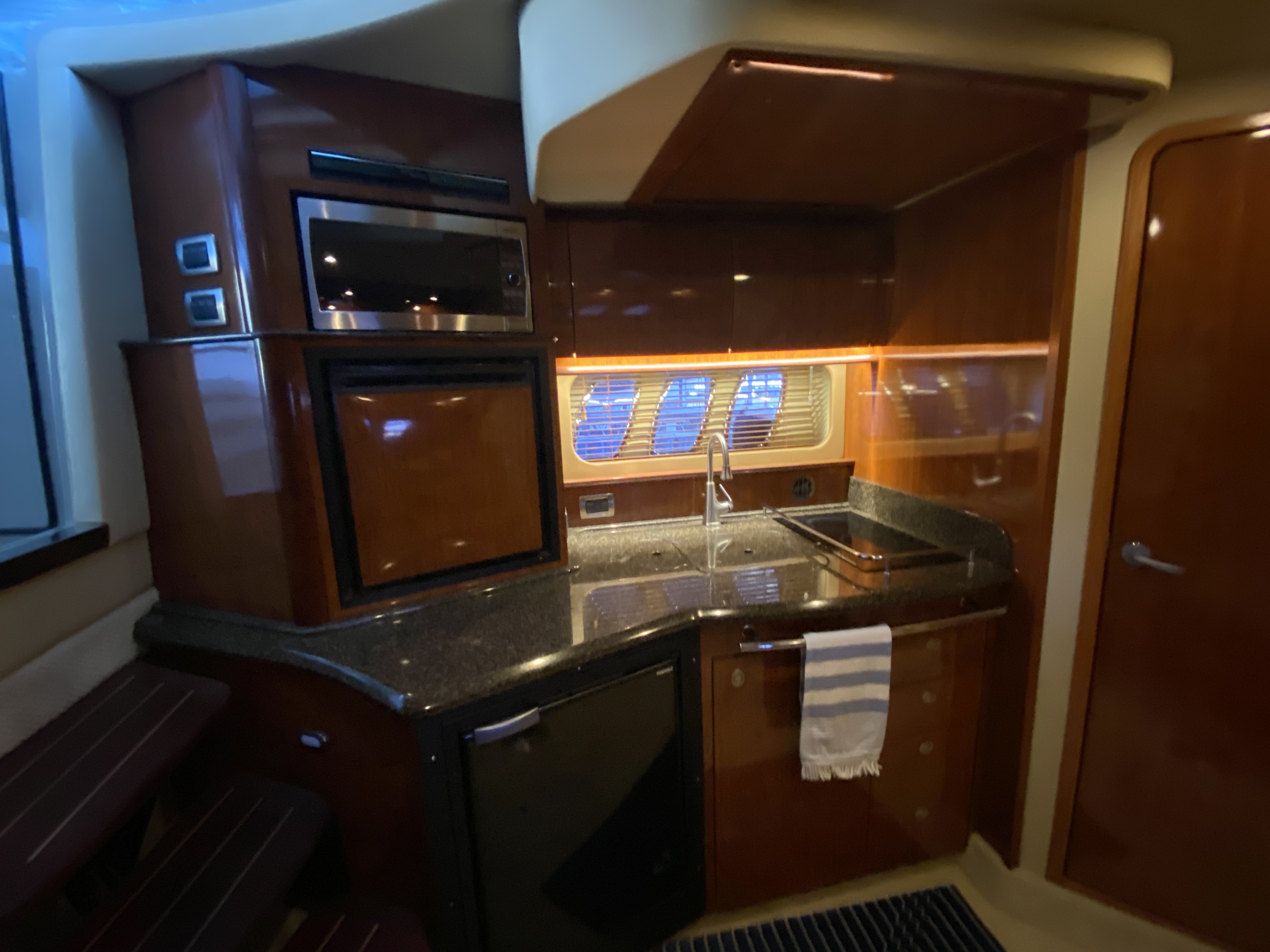 2006 Sea Ray 38 Sundancer - Image 25