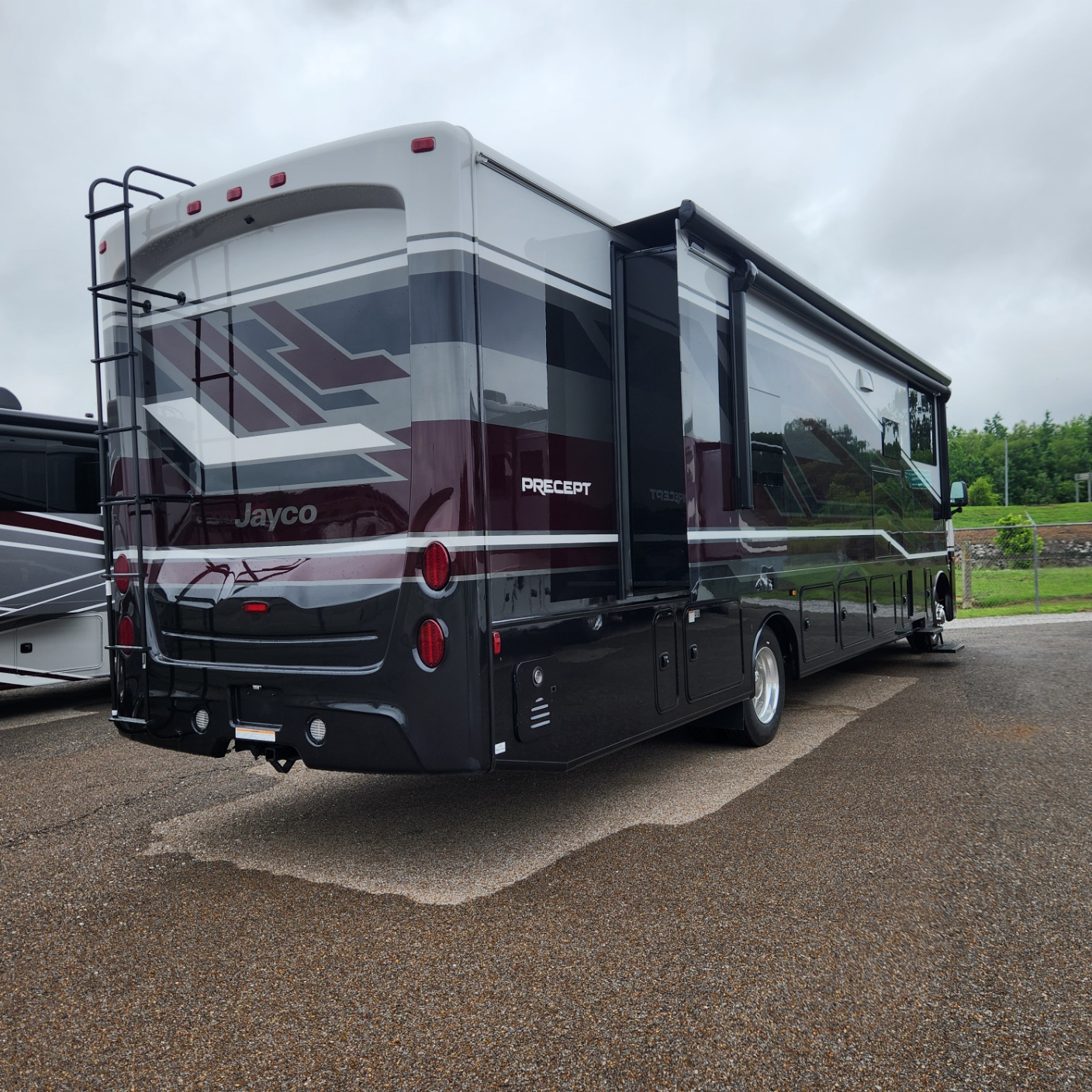 2027 JAYCO PRECEPT 36C - Image 4