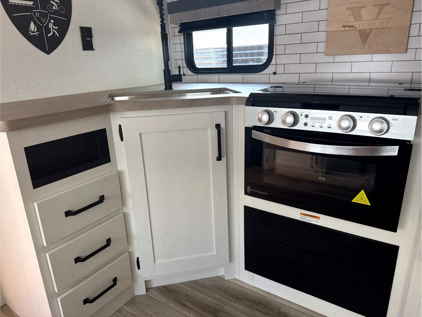 2027 VENTURE RV SIENNA 311VDB - Image 24