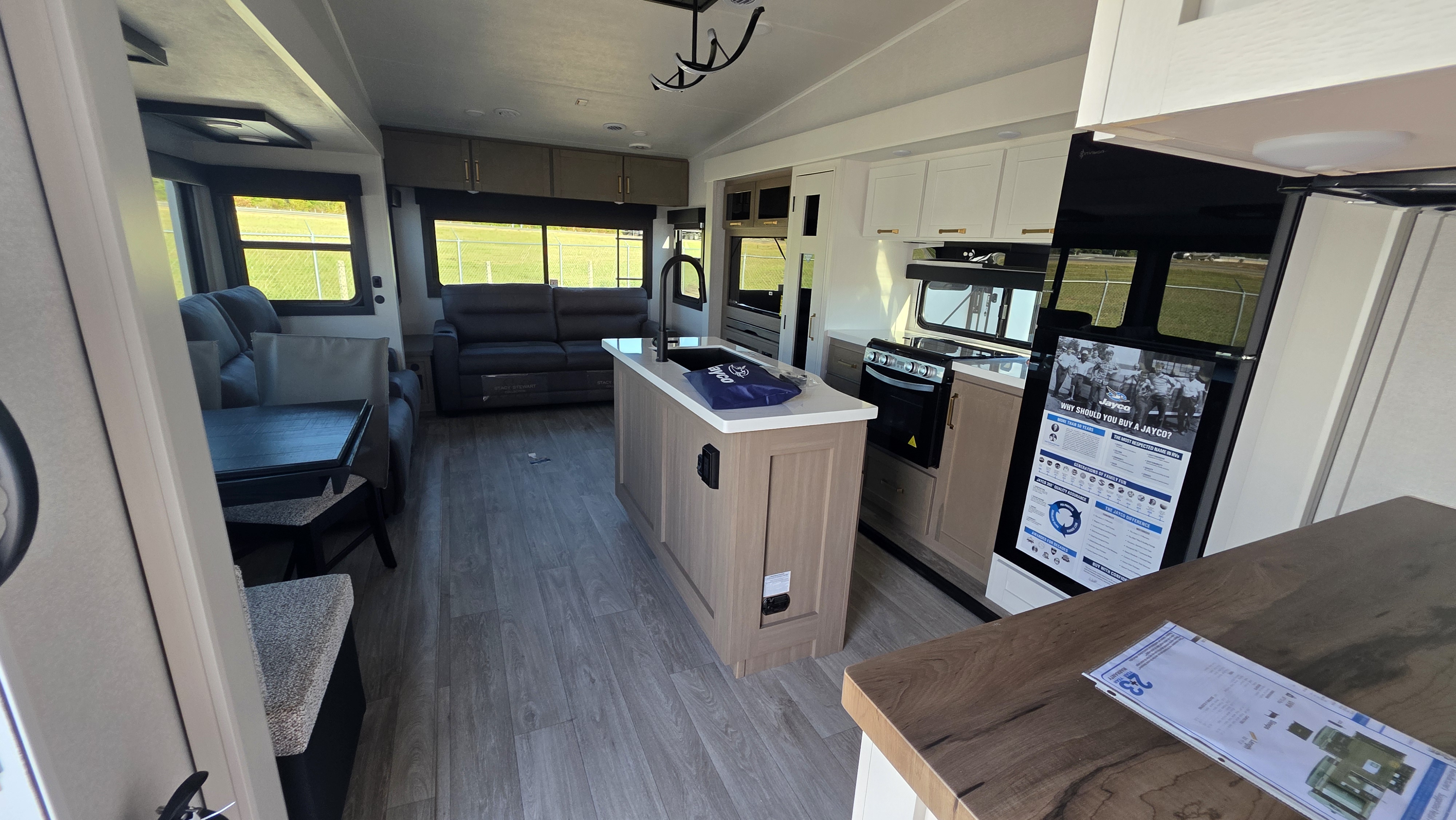 2027 JAYCO EAGLE 29RLC - Image 8