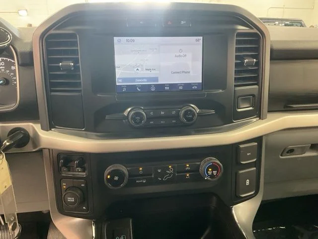 2022 Ford F150 Crew Cab XLT 4WD - Image 17