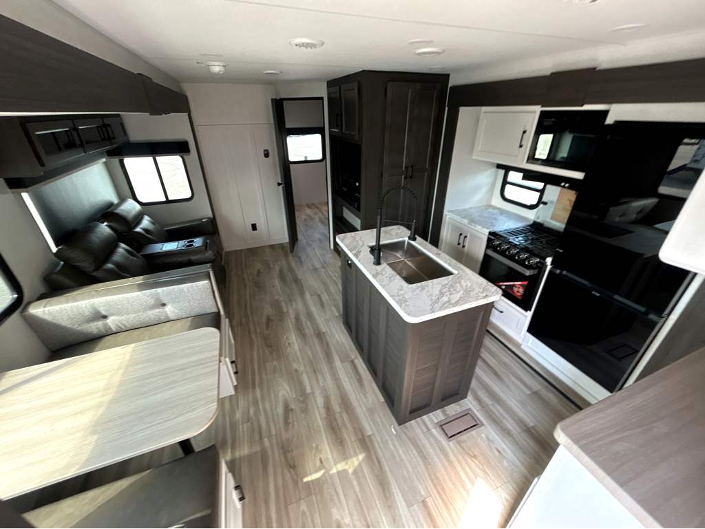 2026 VENTURE RV SPORTTREK 327VIK - Image 17