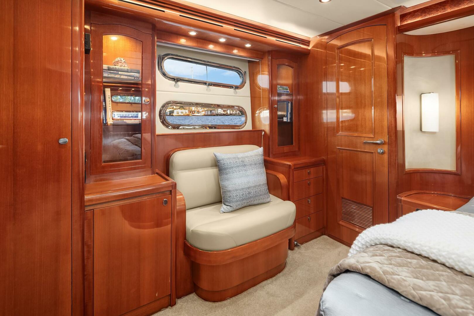 2014 Hampton 720 Skylounge LRC - Image 49