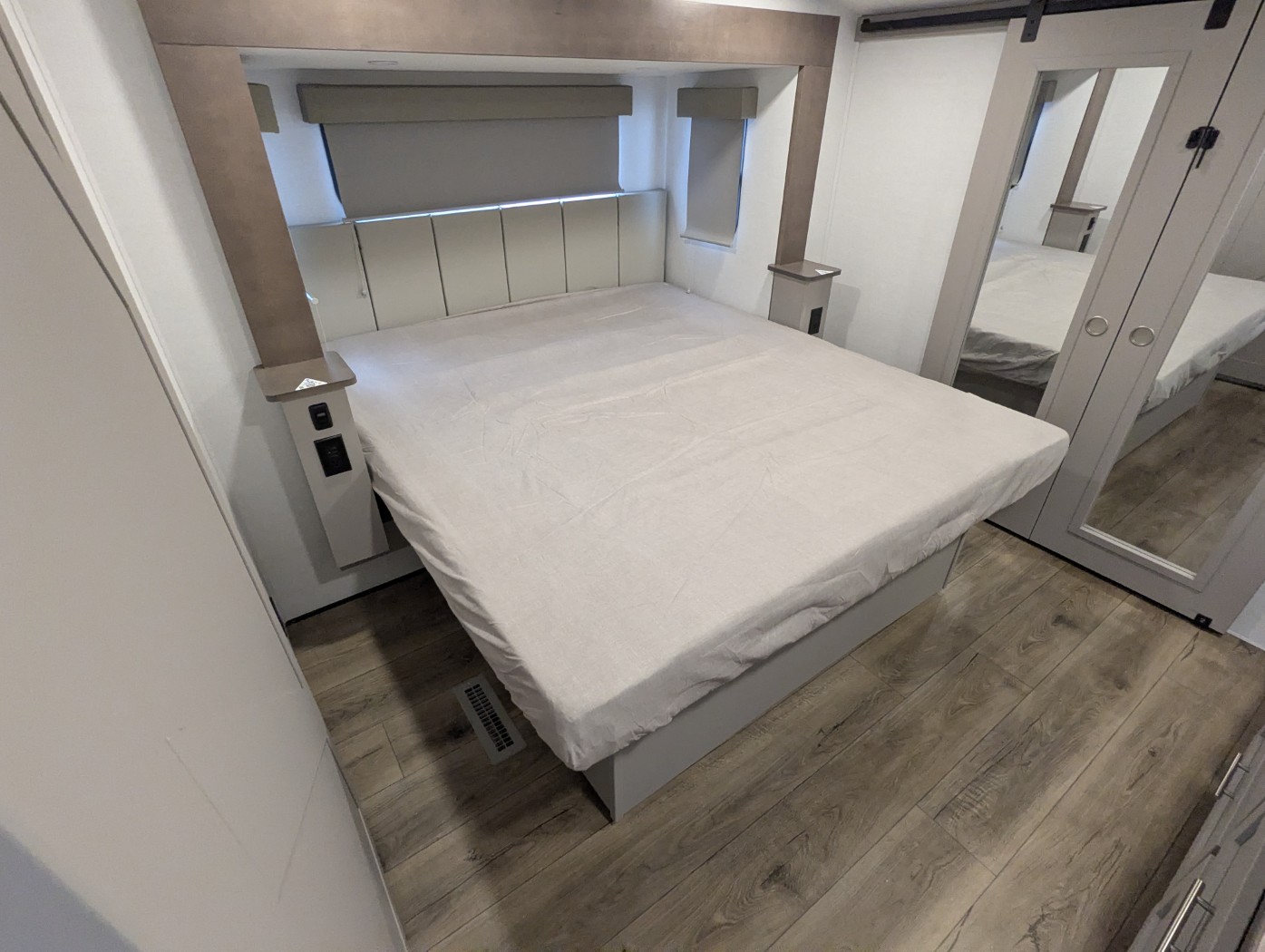 2026 Alliance RV Avenue 32RLS - Image 7