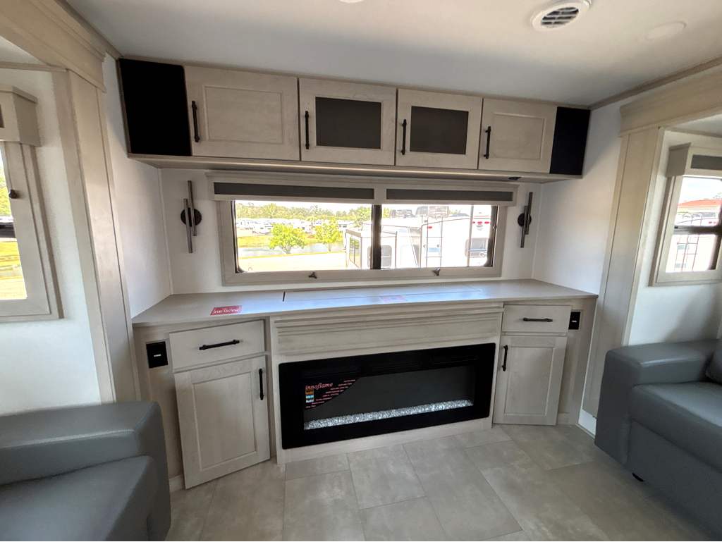 2026 GRAND DESIGN SOLITUDE 376RD - Image 17