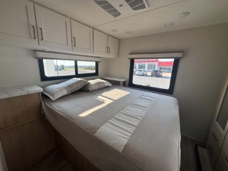 2027 THOR MOTOR COACH MAGNITUDE GA31 - Image 12