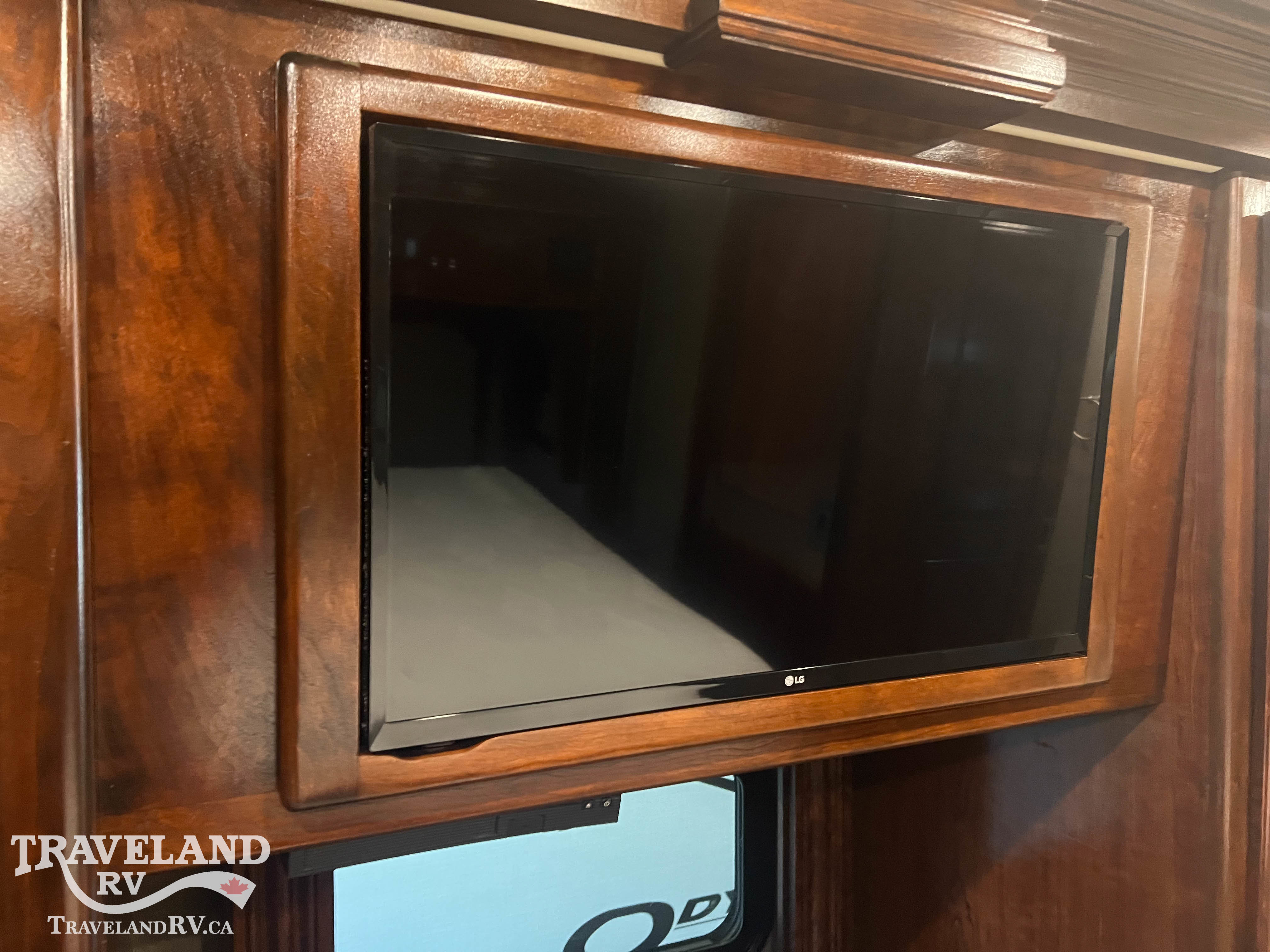 2018 Fleetwood Discovery LXE 40D - Image 28