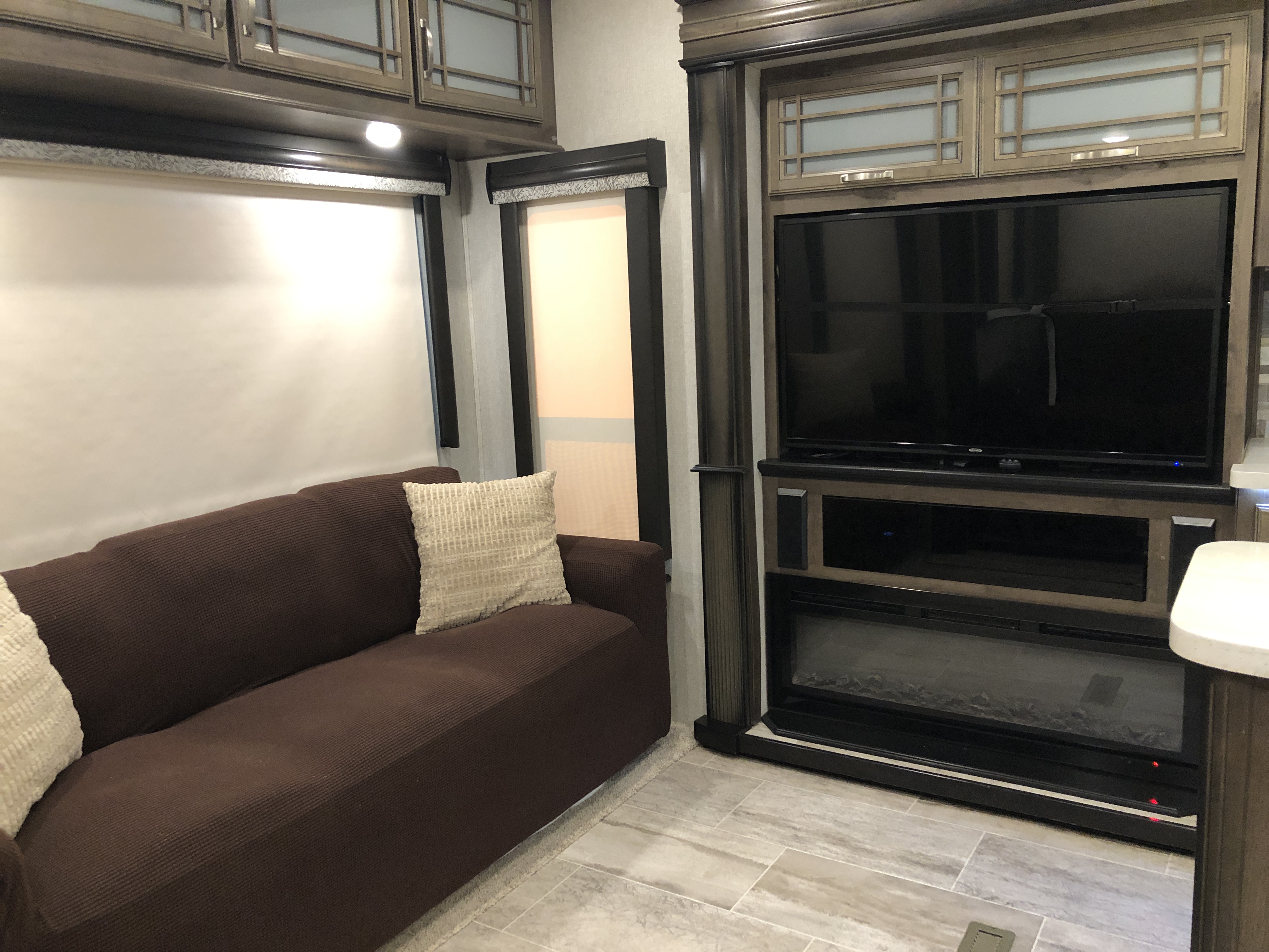 2019 Keystone Montana 3121RL - Image 13