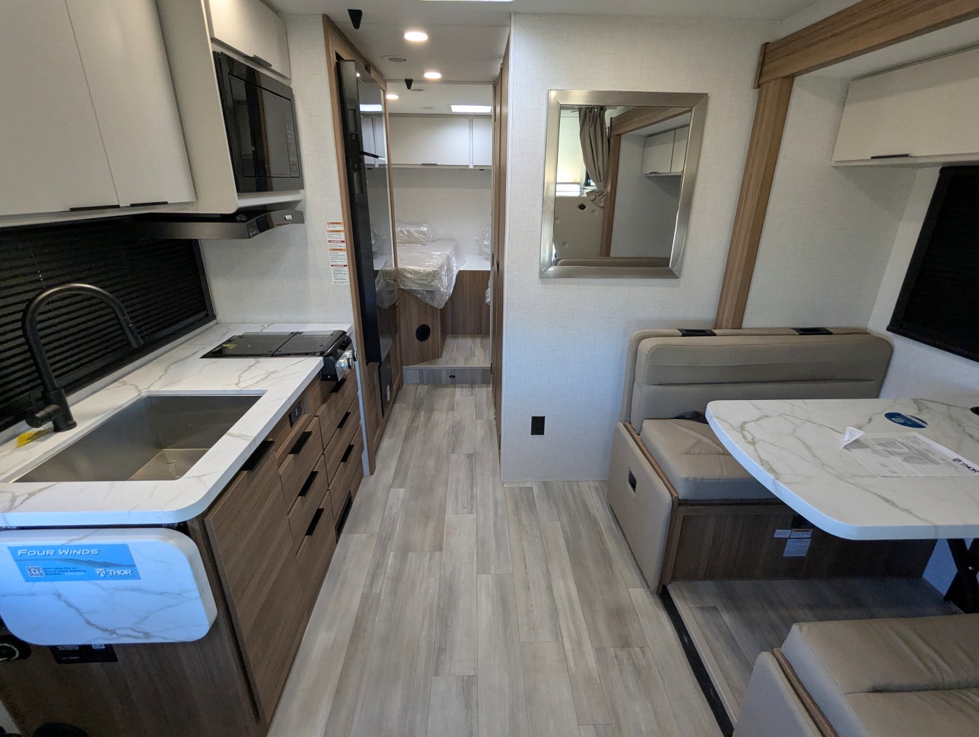 2027 Thor Motor Coach Four Winds 25Z - Image 11