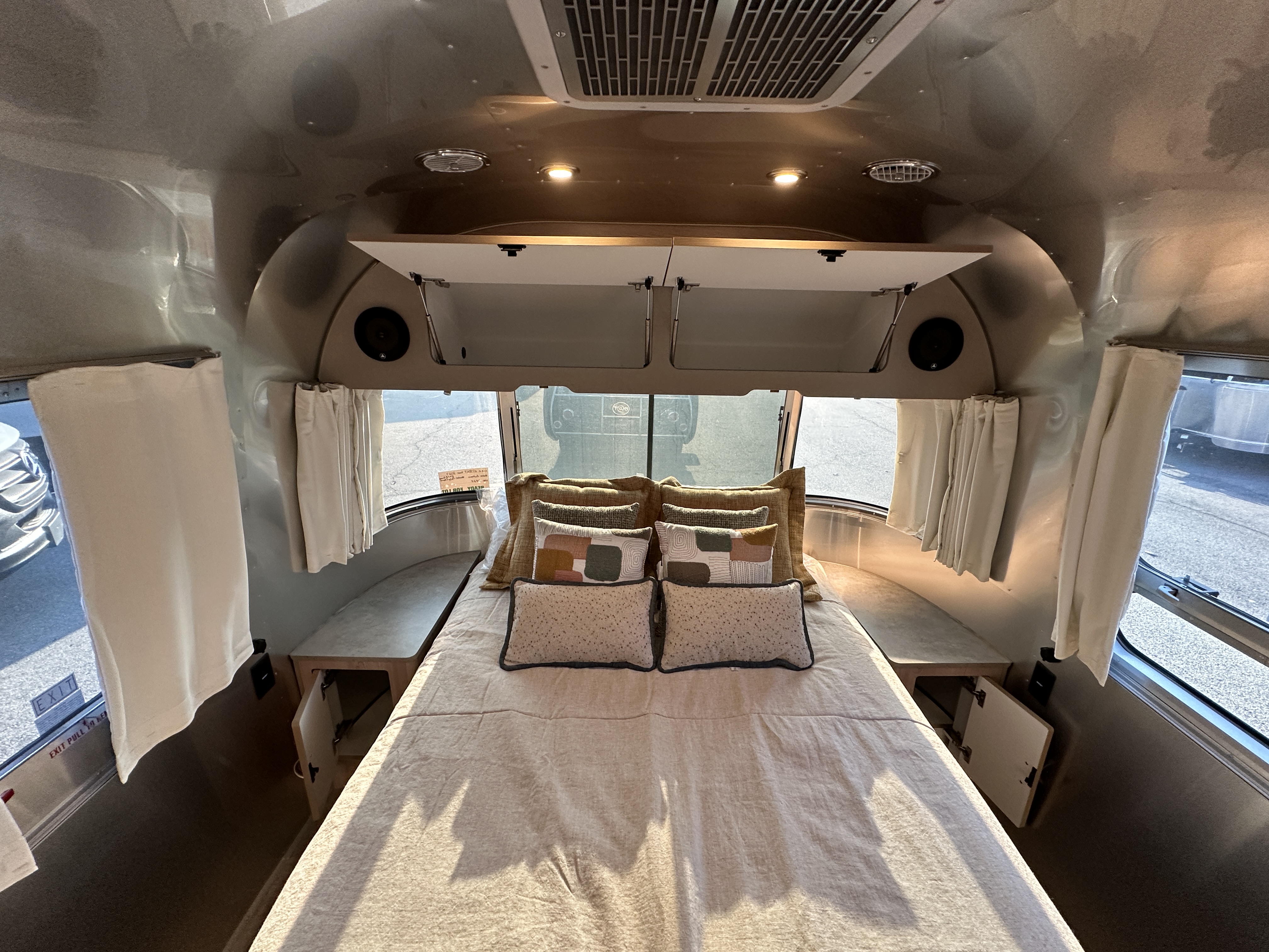 2027 Airstream Flying Cloud 27FB - Image 29