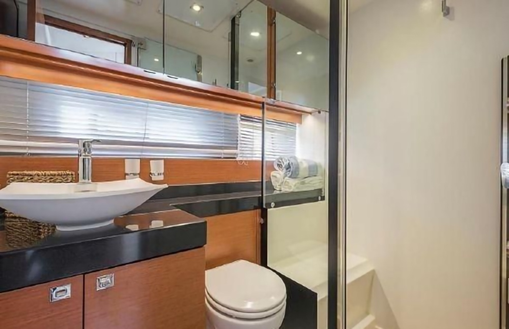 2015 PRESTIGE PRESTIGE 550 Base - Image 23