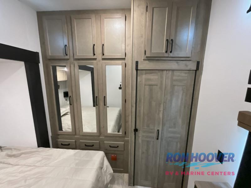 2026 PALOMINO 429LFT - Image 36