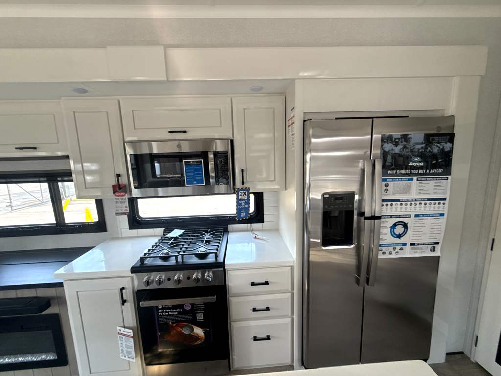 2027 JAYCO PINNACLE 32RLTS - Image 15