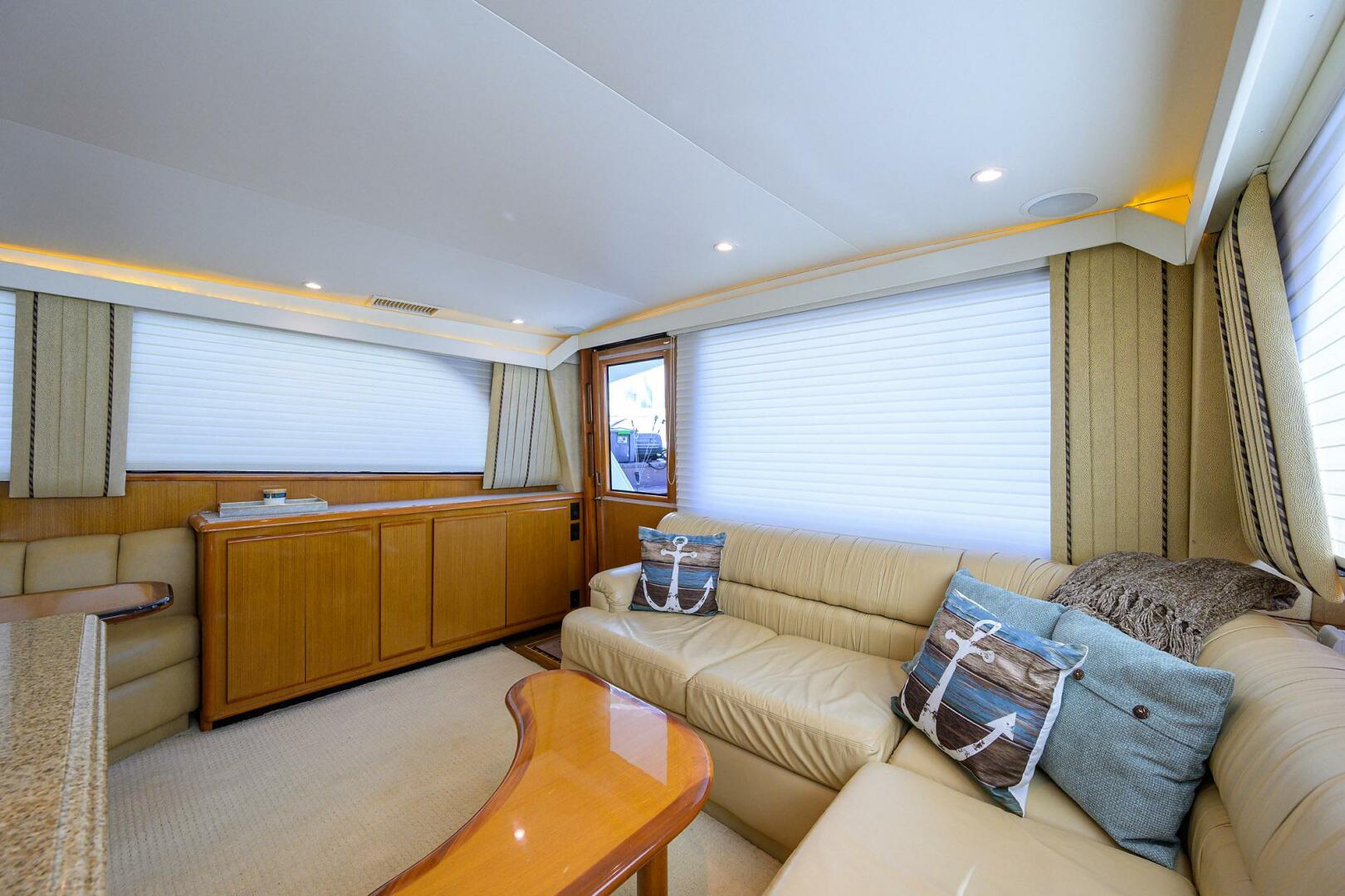 2000 Viking 50 Convertible - Image 8