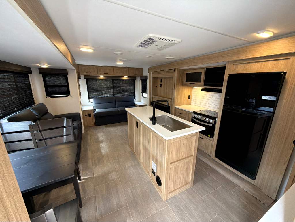 2025 HEARTLAND PROWLER 3009RL - Image 5