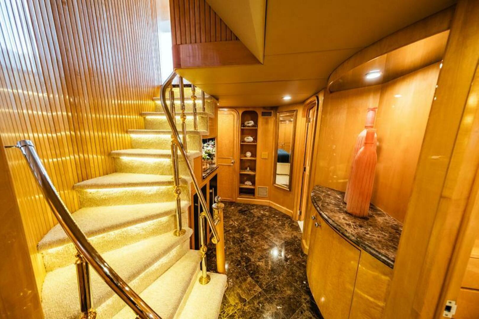 1995 Hatteras Flybridge Motor Yacht - Image 23