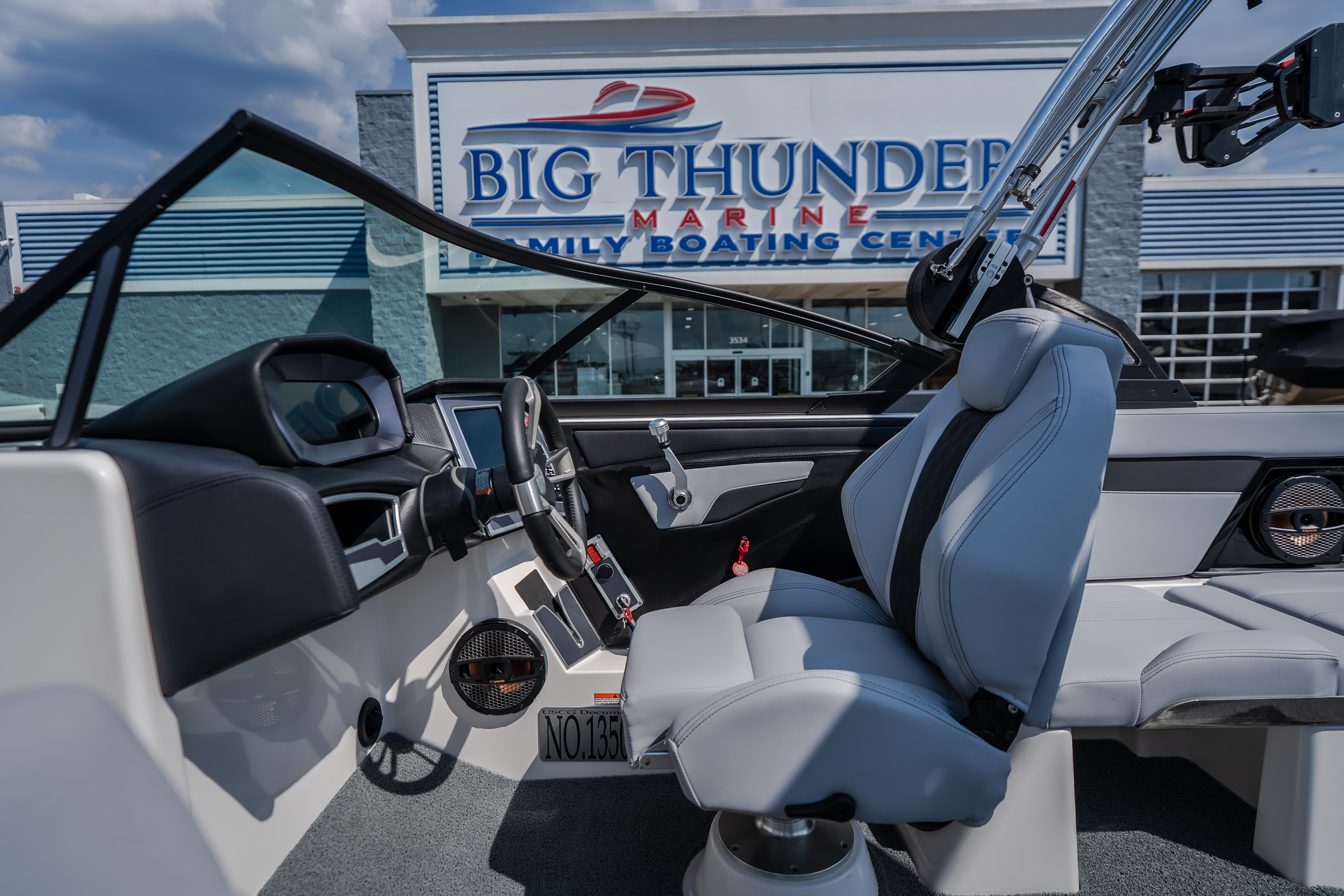 2024 MasterCraft XT25 - Image 11