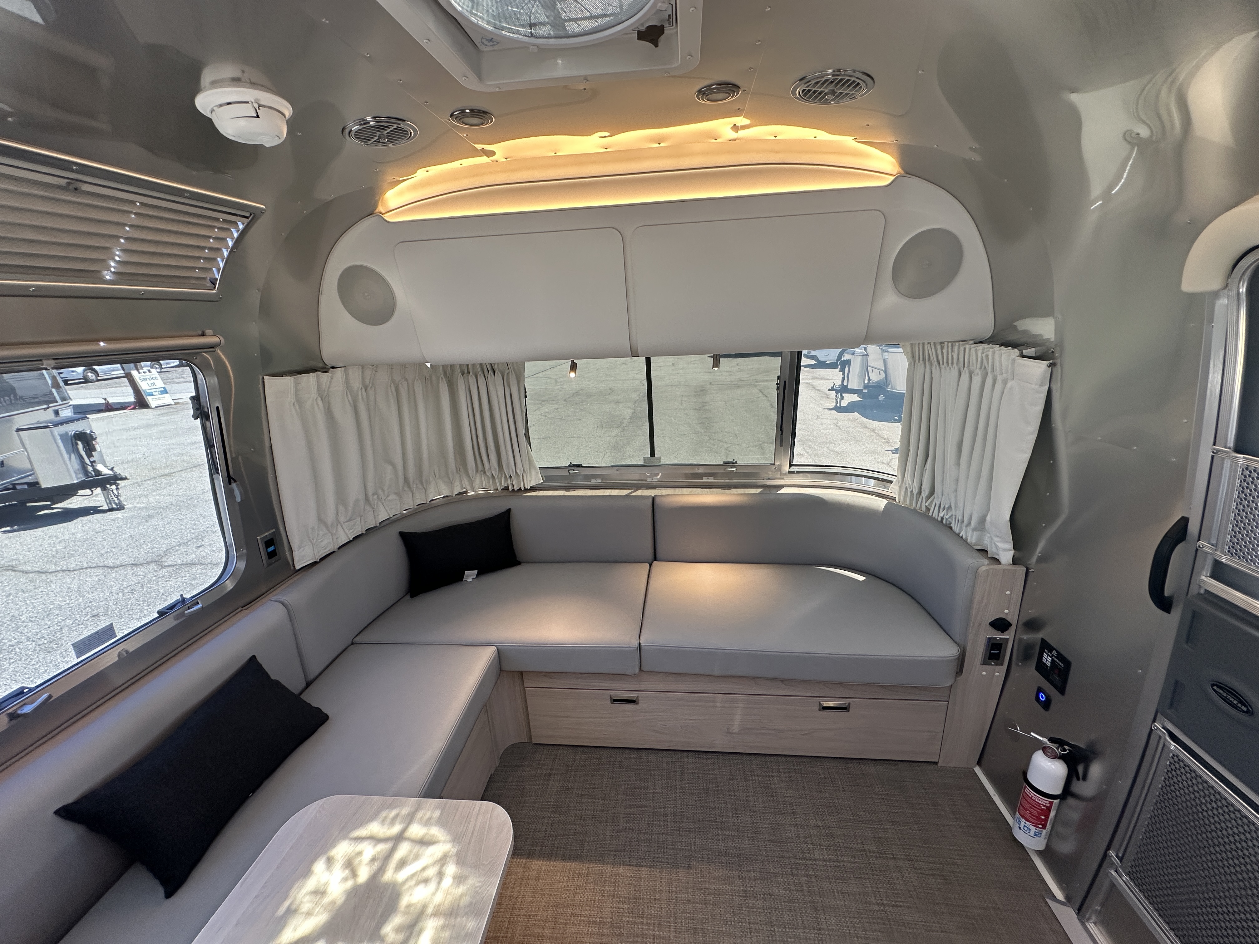 2026 Airstream Globetrotter 30RB - Image 7