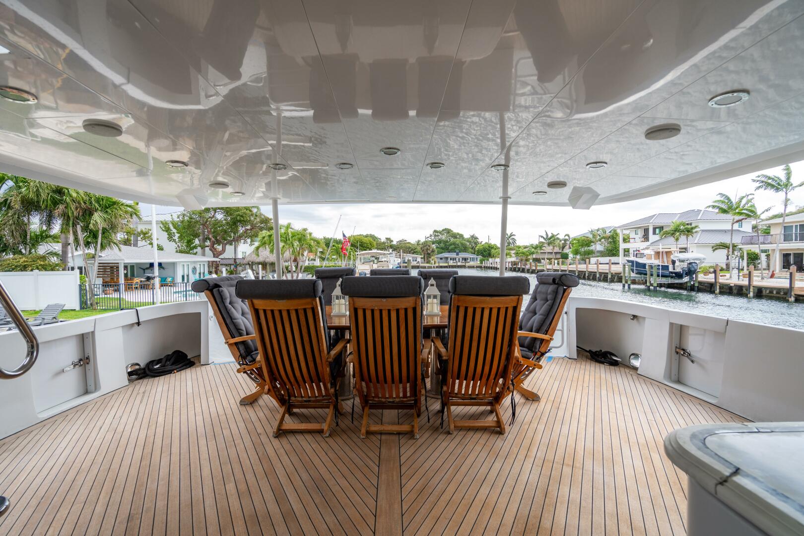 2001 Hatteras 100 Motor Yacht - Image 6